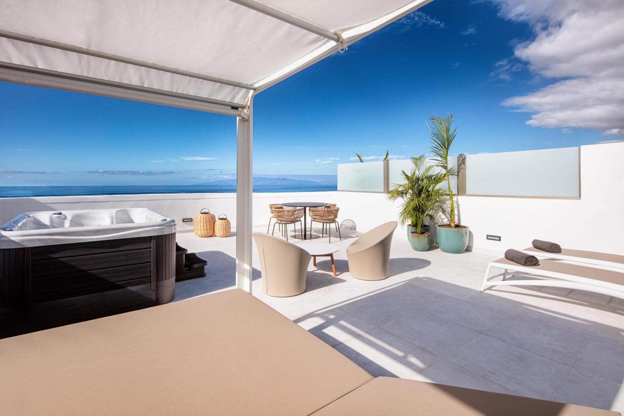 Suite Vista Mar o Piscina con terraza, cama balinesa y jacuzzi