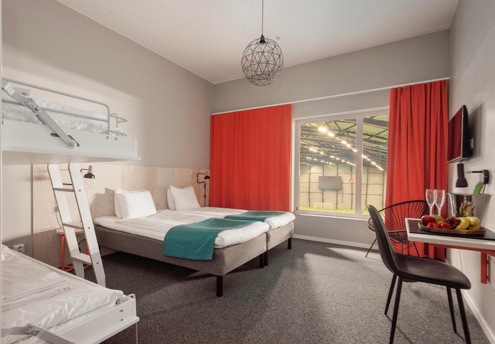 Family Room,1584625332:JPEG