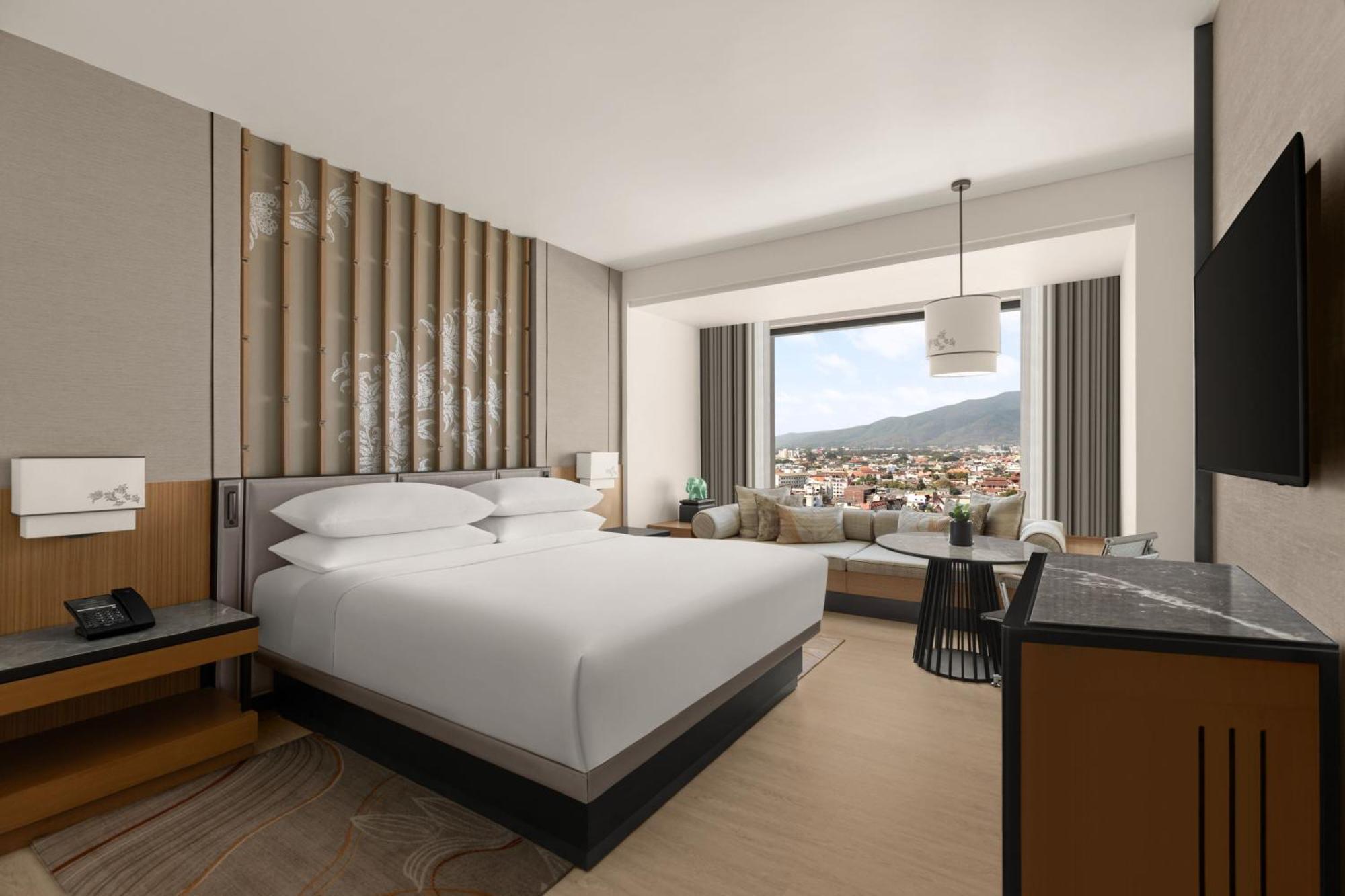 Club Room King Bed High Floor Club Lounge Access,1608789774:JPEG