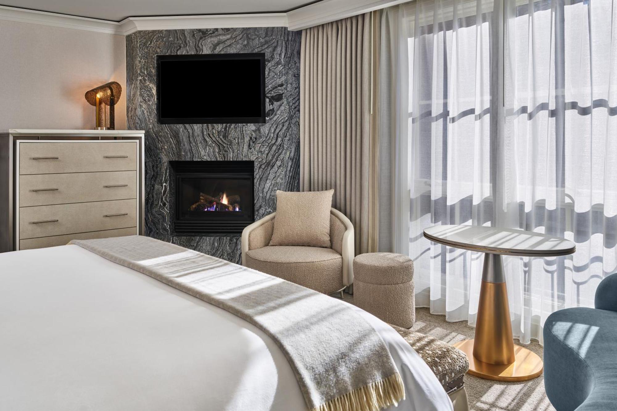 Deluxe King Room Fireplace