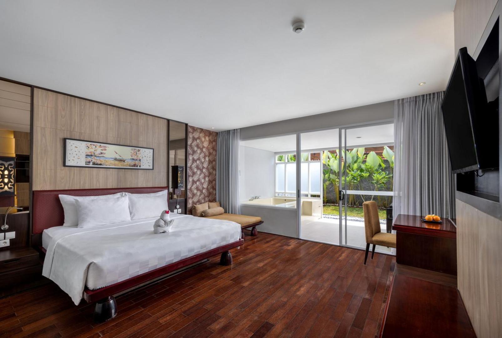 Grand Deluxe King Room Spa Bath