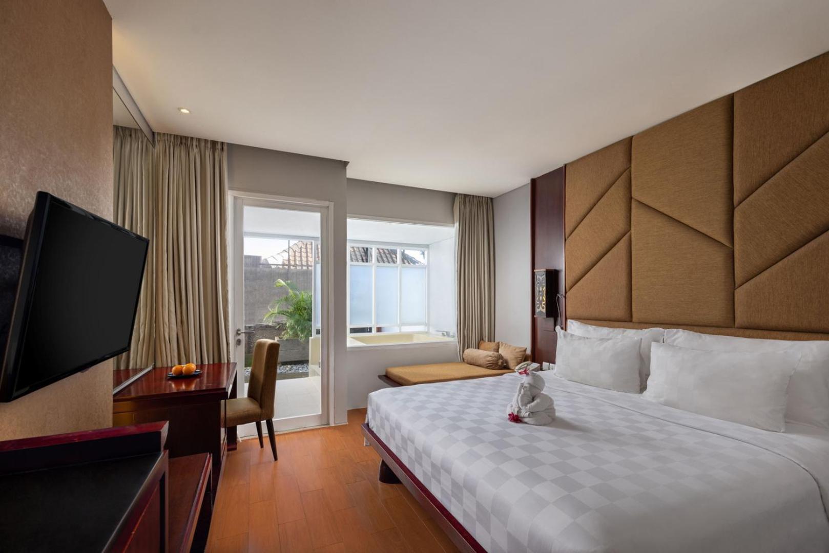 Deluxe King Room Spa Bath