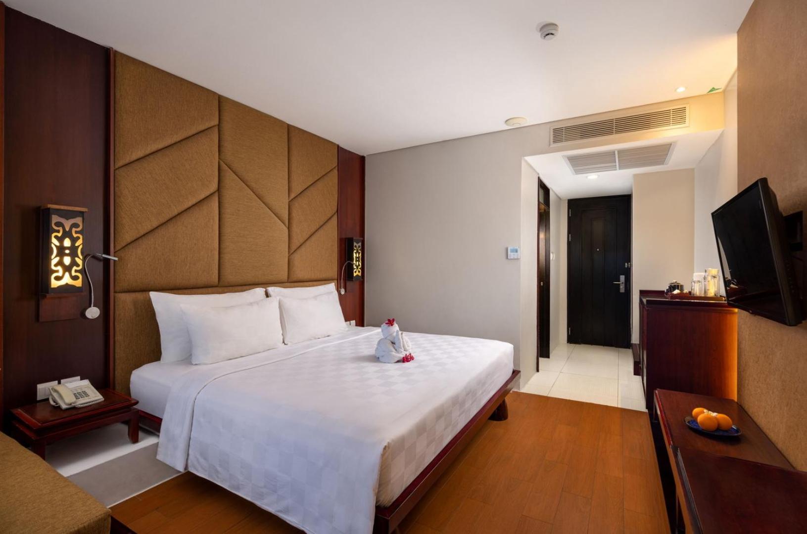 Deluxe King Room Spa Bath