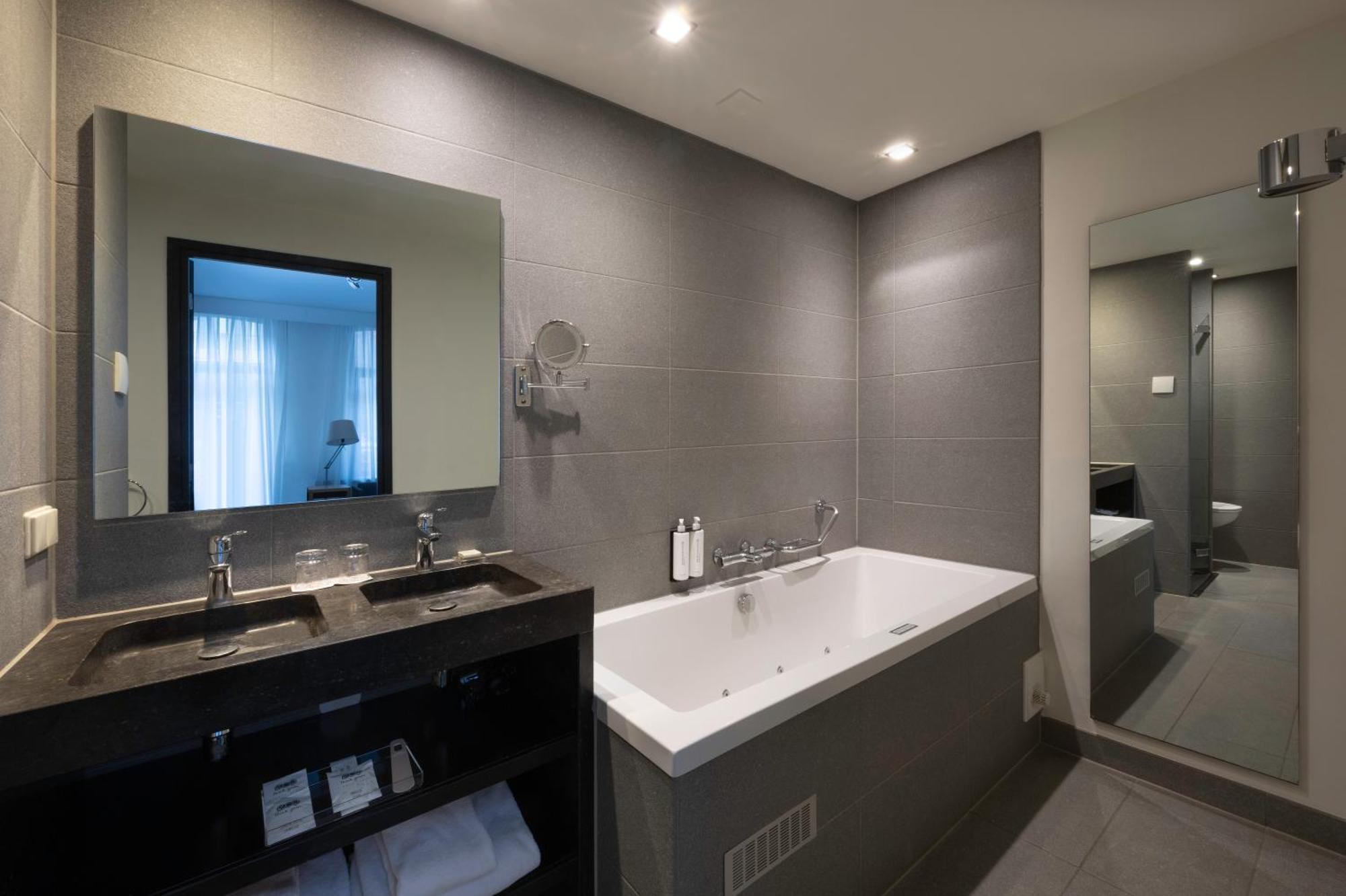 Superior Room Spa Bath