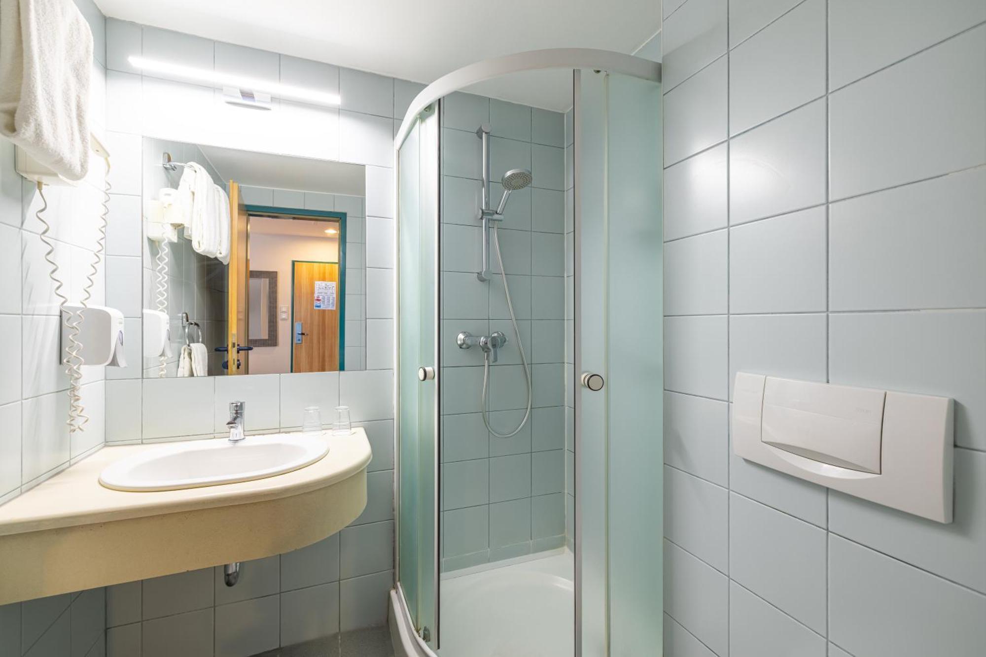 Triple Room,1612958330:JPEG