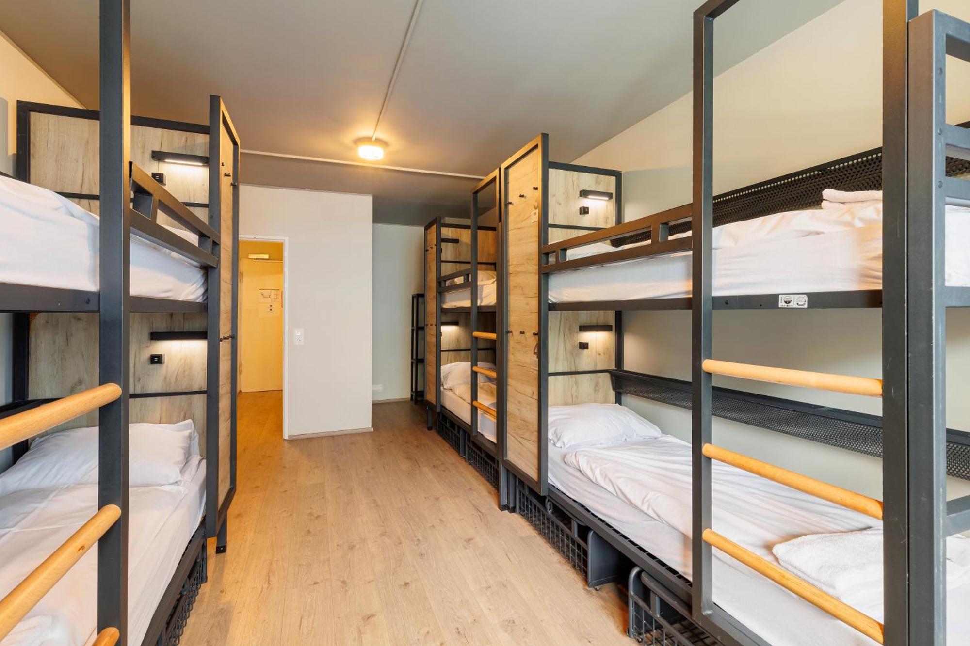 Bed 6-Bed Dormitory Room