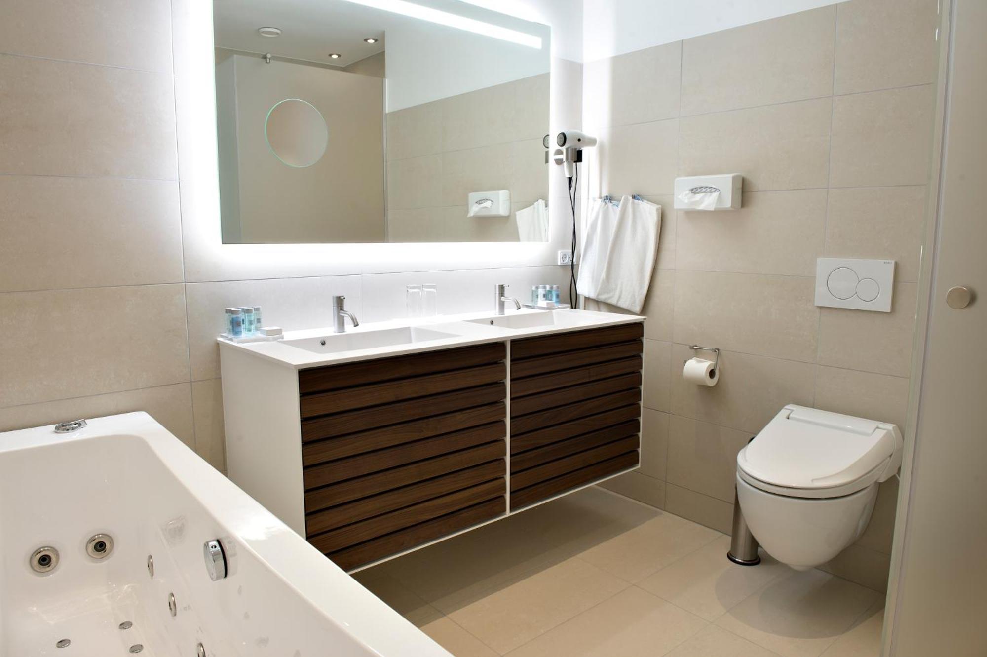 King Suite Jacuzzi