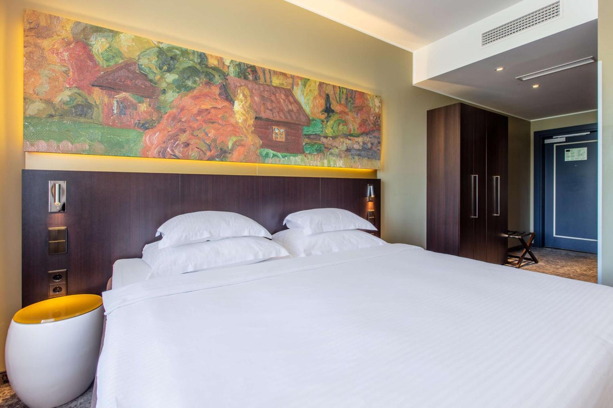 Standard Room Freedom Square View