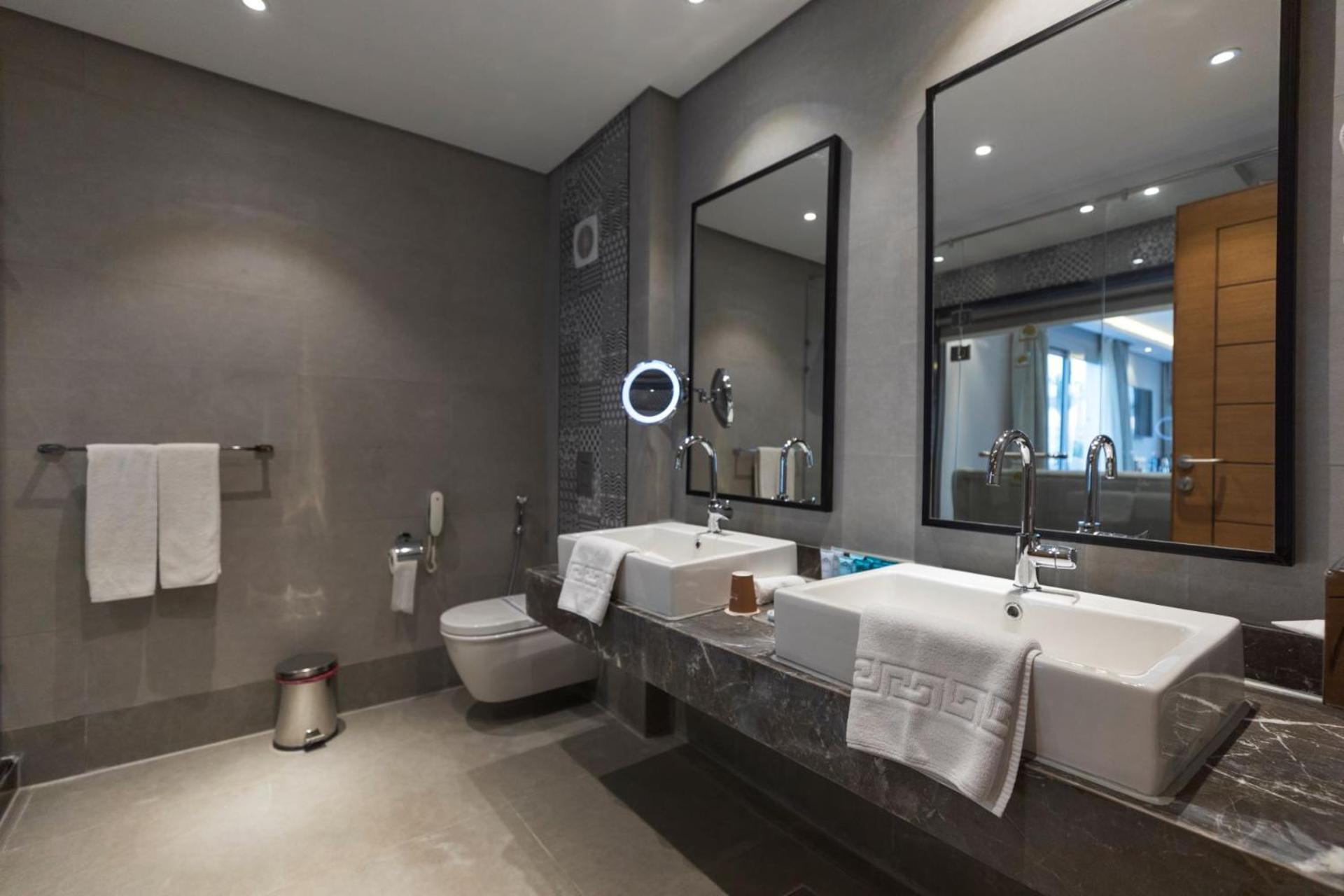 Diamond Pool Suite Posh Club