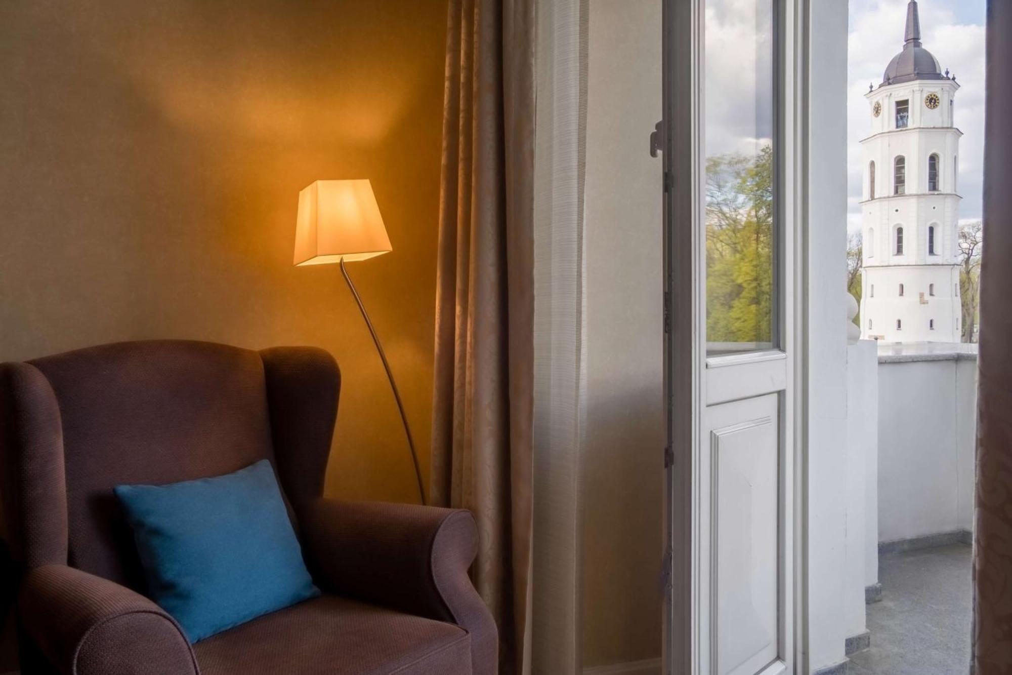 One-Bedroom King Suite with Balcony,1588133052:JPEG