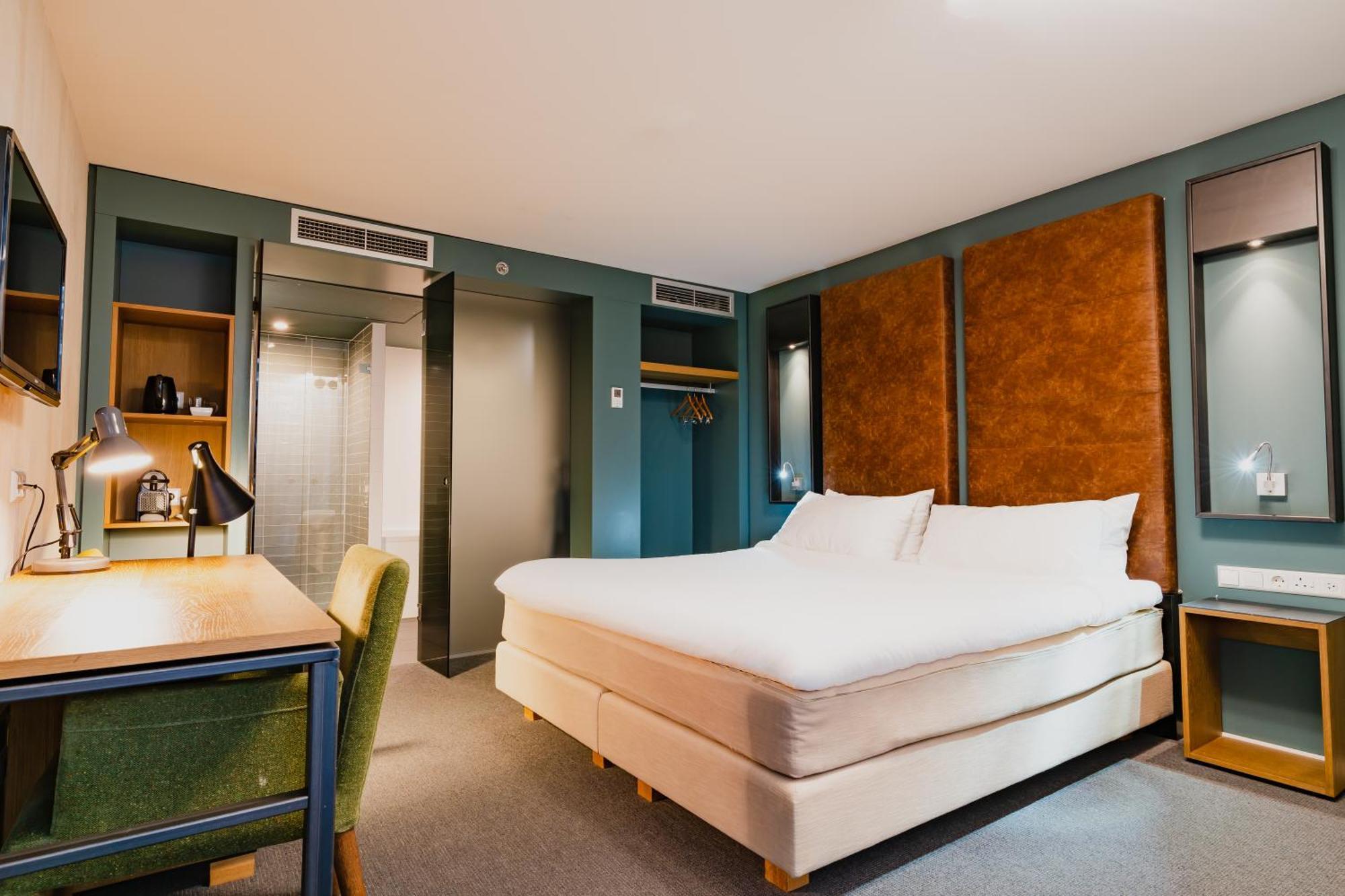 Indoor Double or Twin Room Atrium view