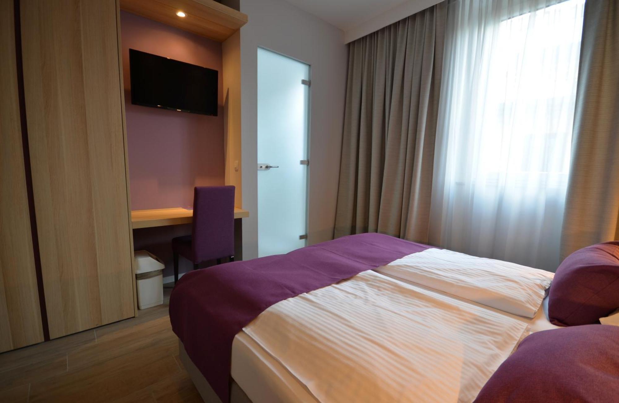 Double or Twin Room,1228351958:JPEG