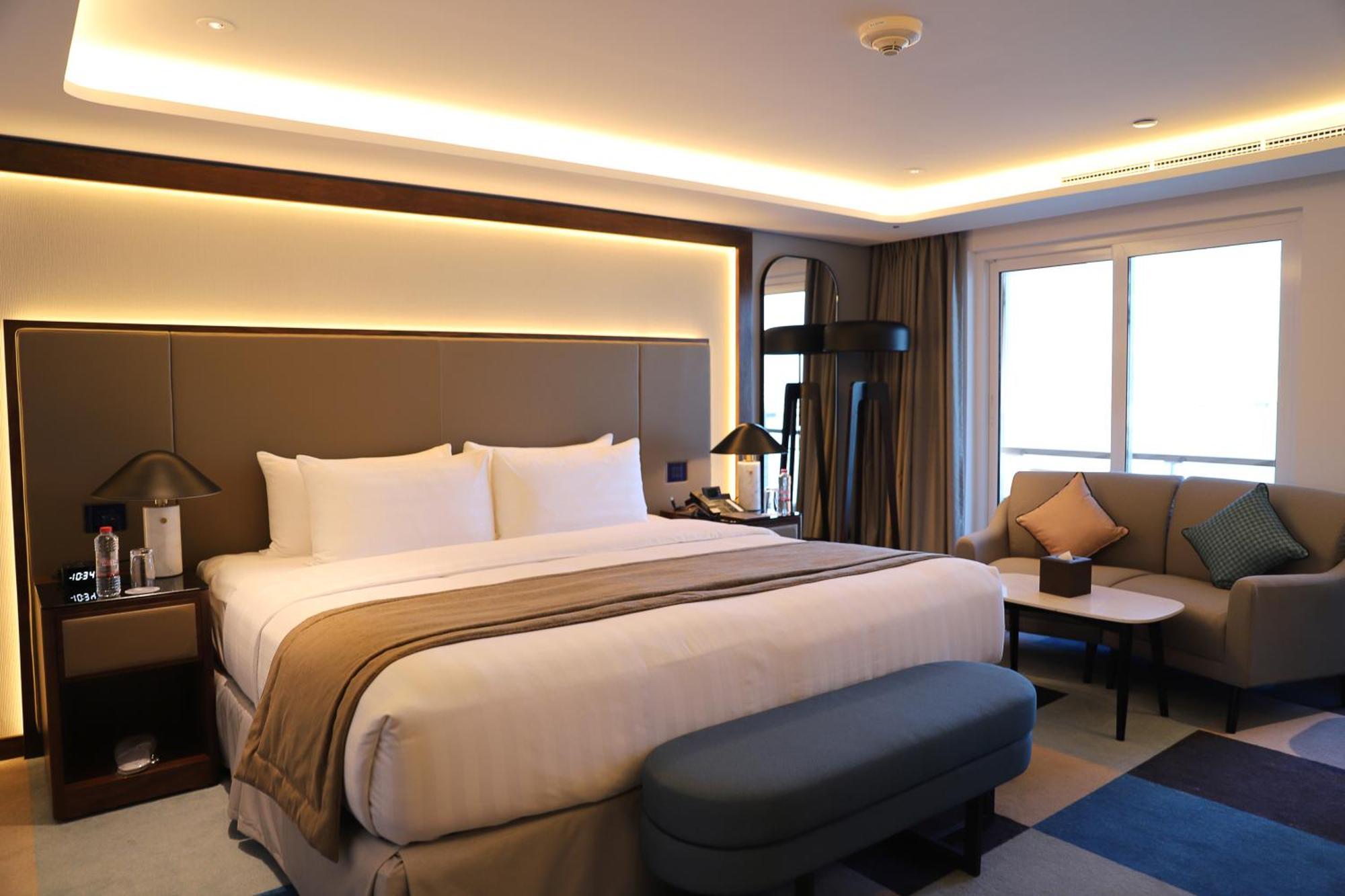 Captain's Room with One King Bed