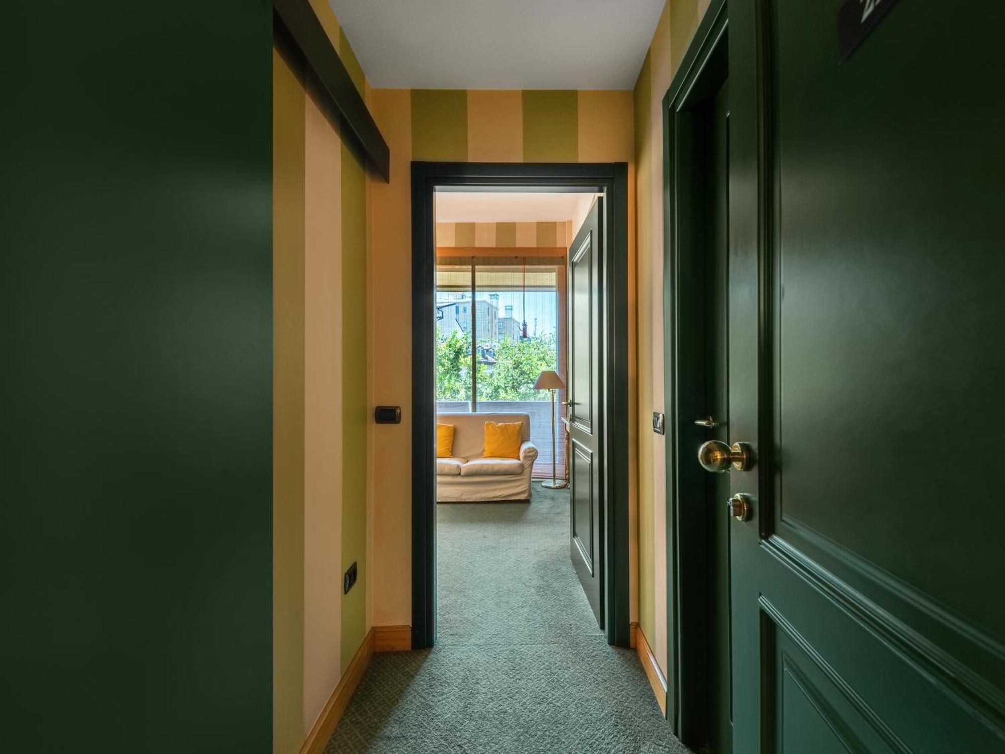 Large Studio Kitchenette