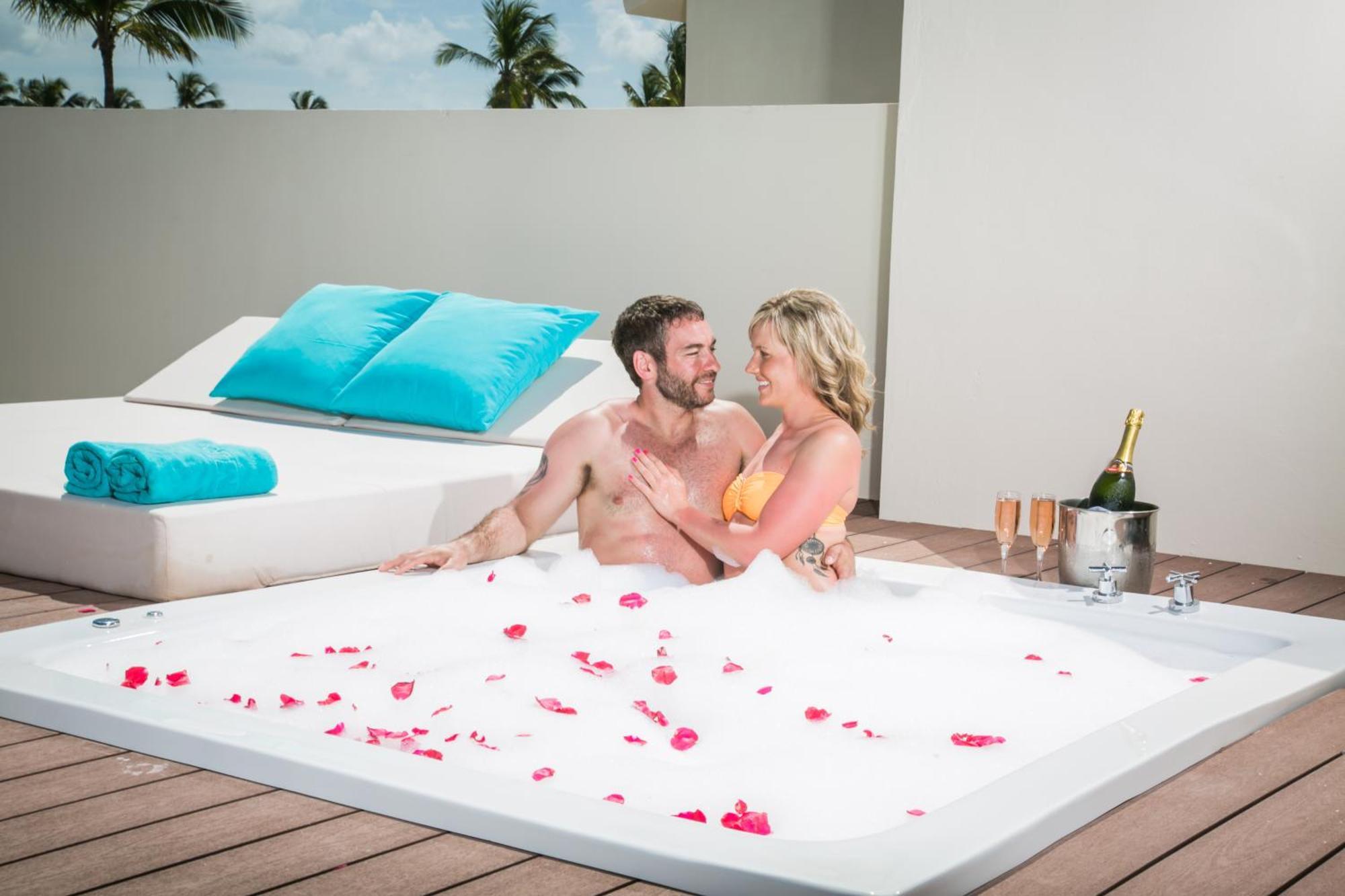 Svit Mirage Club Sky View (takvåning med bubbelpool utomhus) med gratis WiFi - Endast vuxna över 18 år