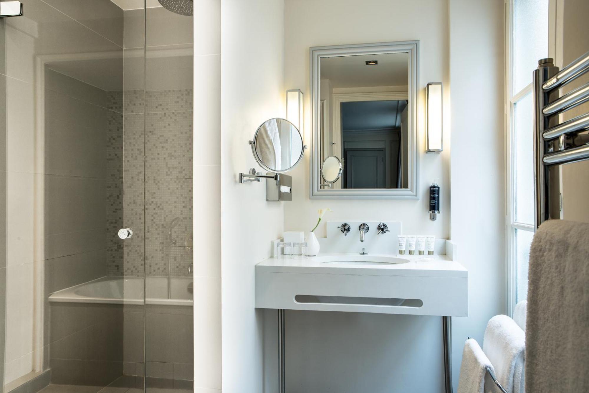 Connecting Deluxe Family Room