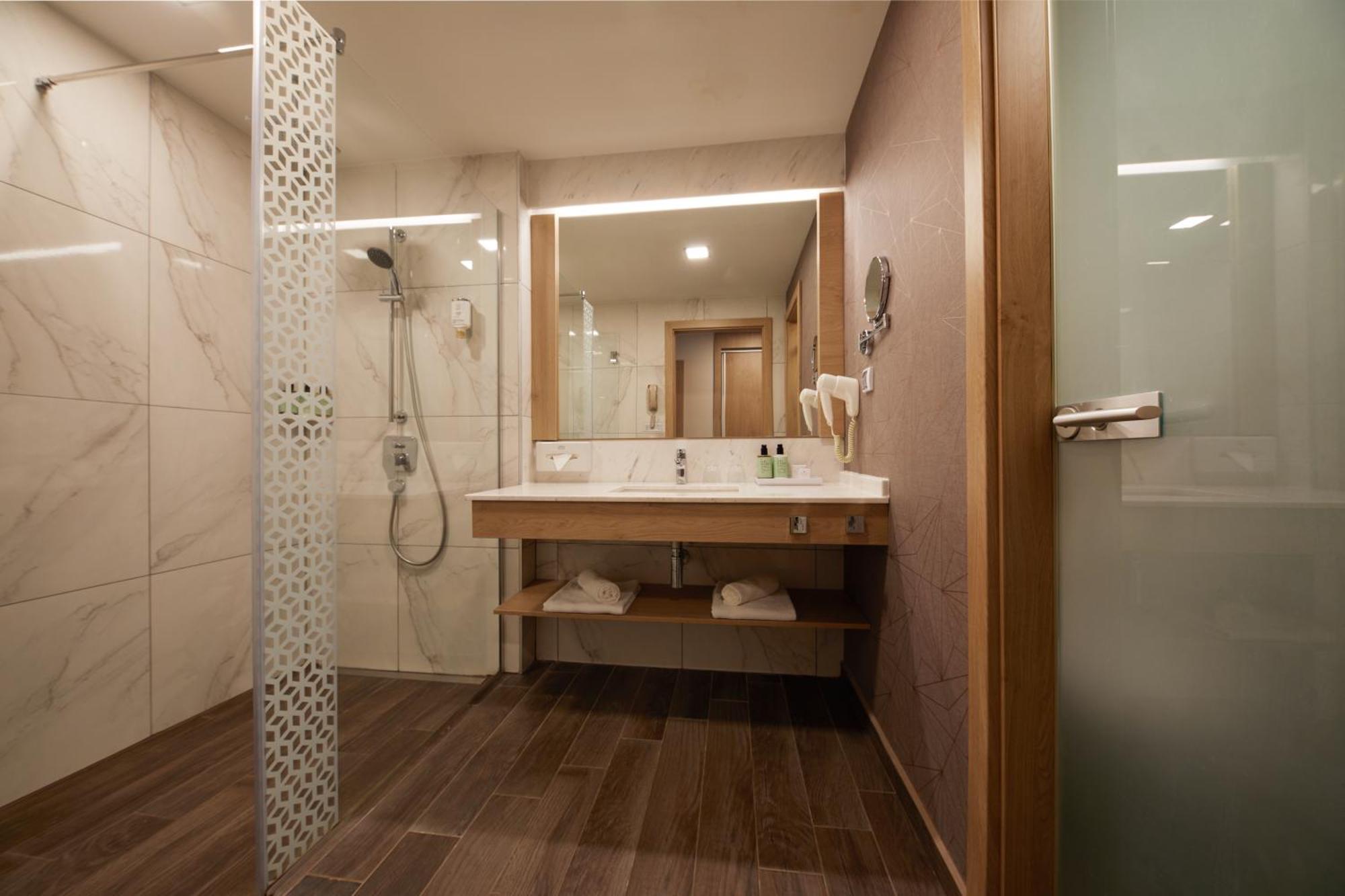 Junior Suite,1591619532:JPEG