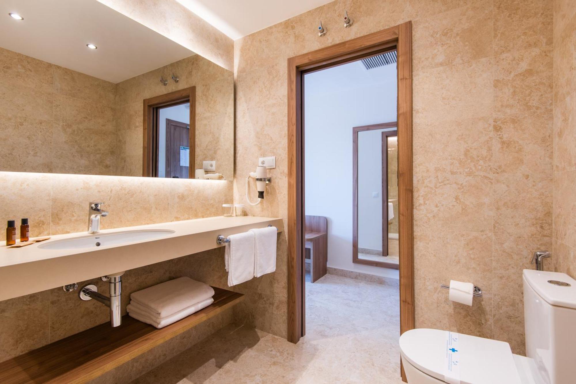 Double or Twin Room Side Sea view