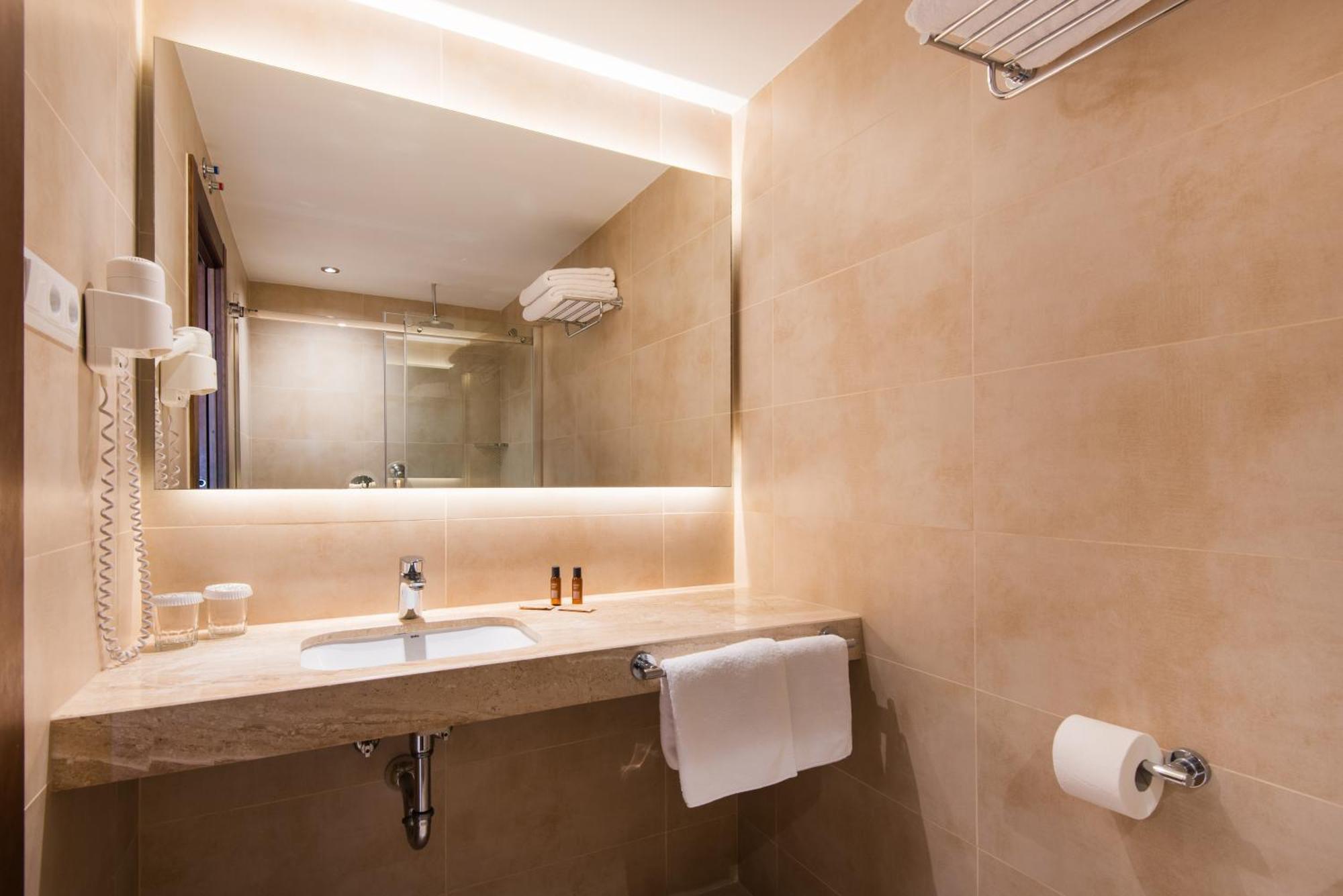 Single Room Terrace Poolview