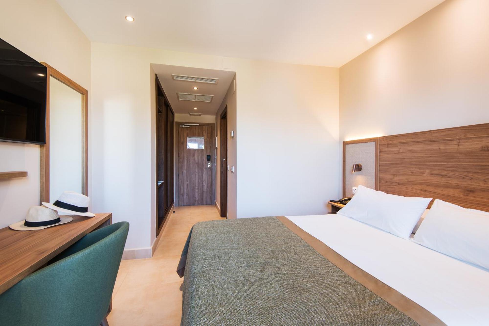 Single Room Terrace Poolview