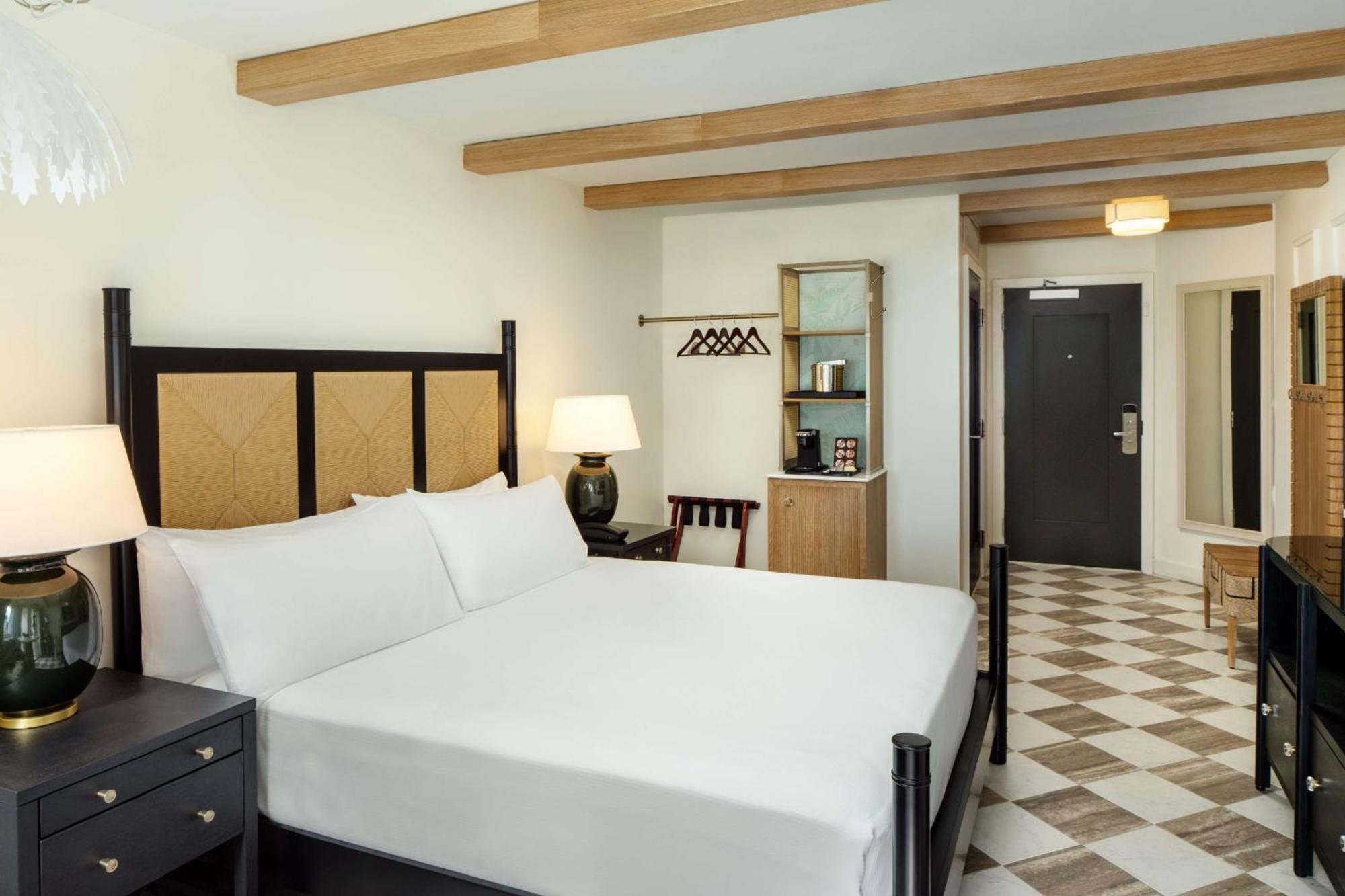 King Room with Pool View and Walkout Access
