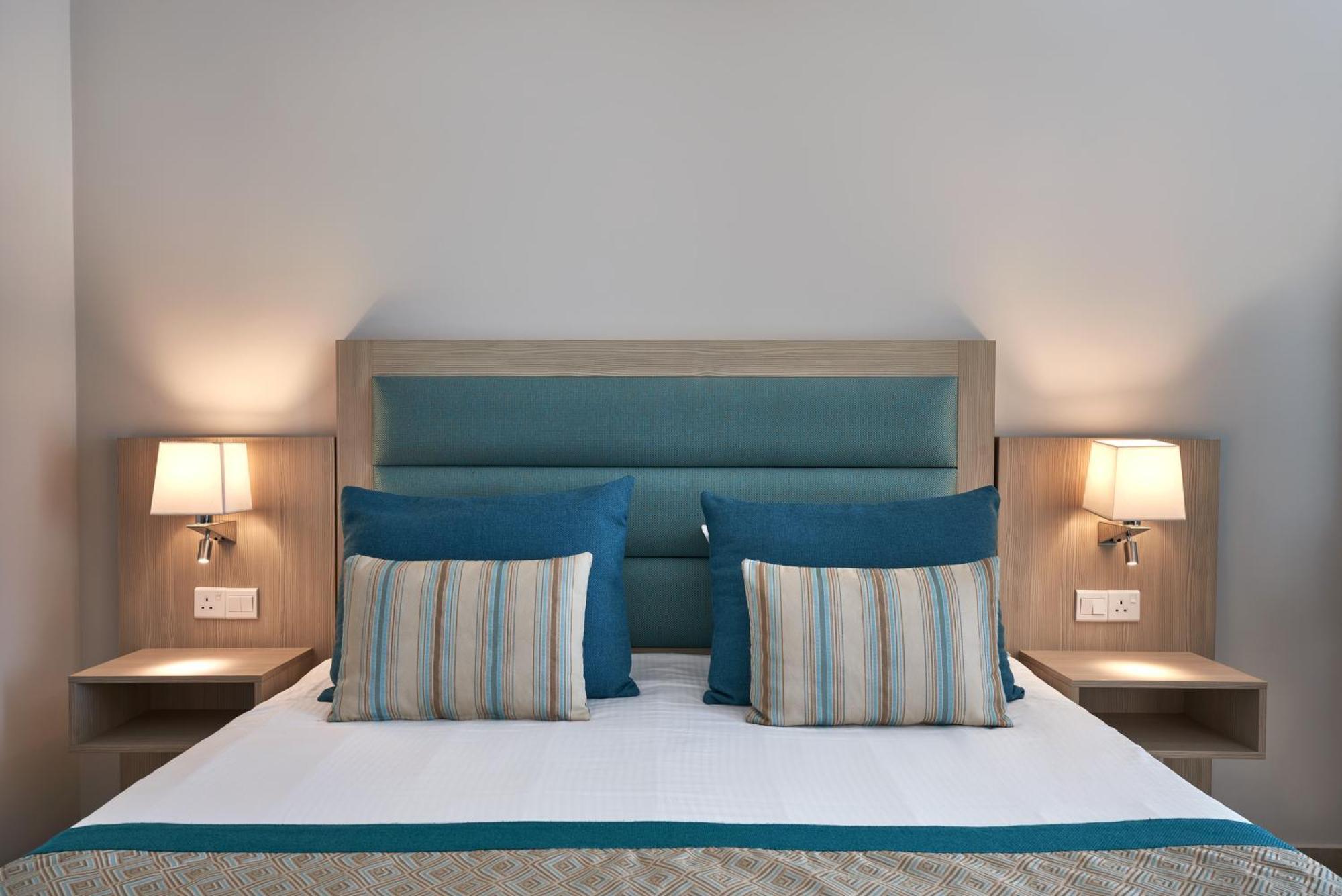 Family Room Sliding Doors Inland View,1592183721:JPEG