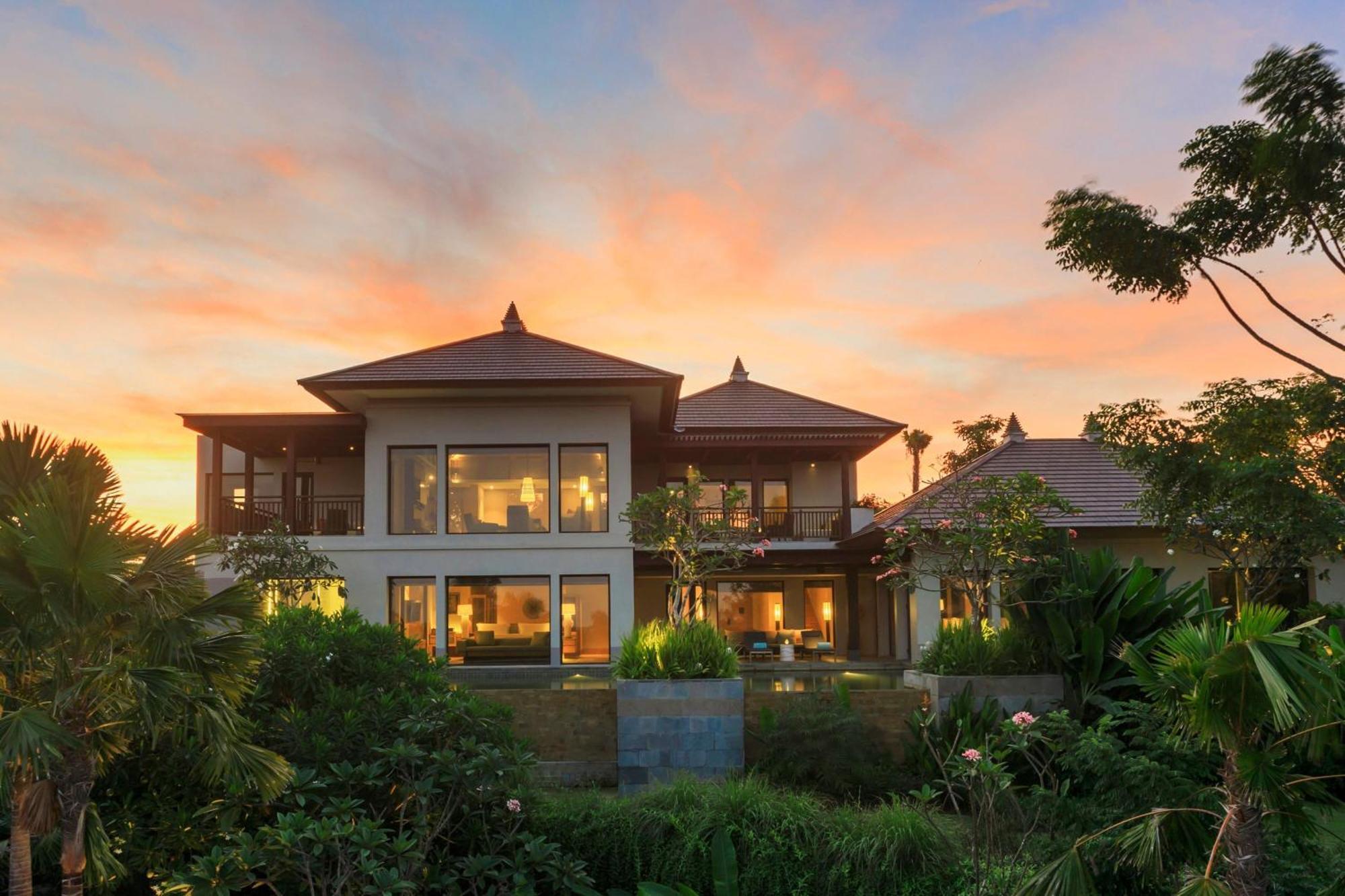 Cliff Three-Bedroom Private Pool Villa Daily Resort Activity