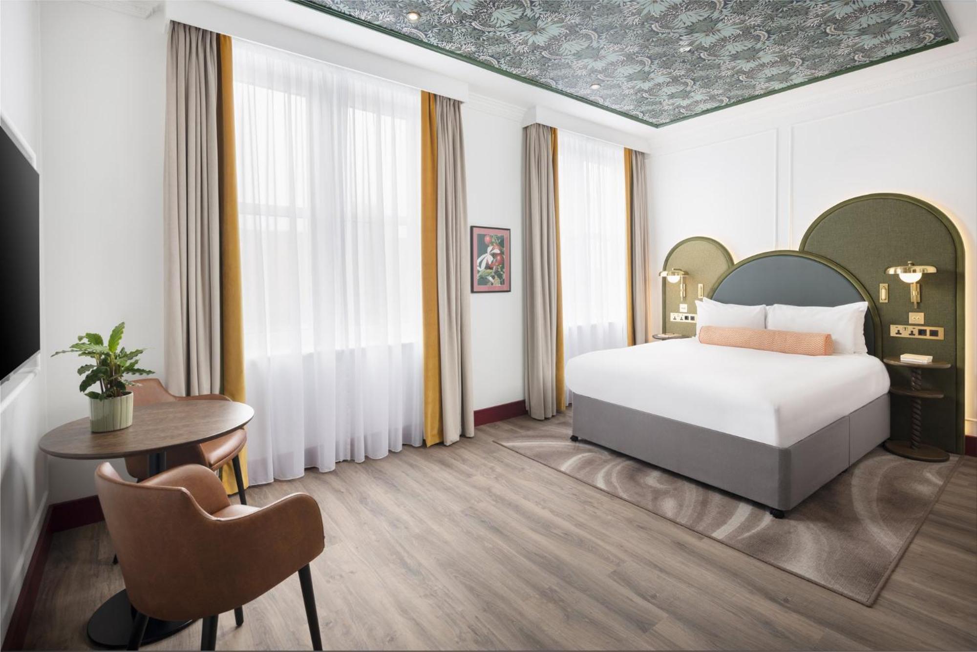 Premium Queen Room Street View