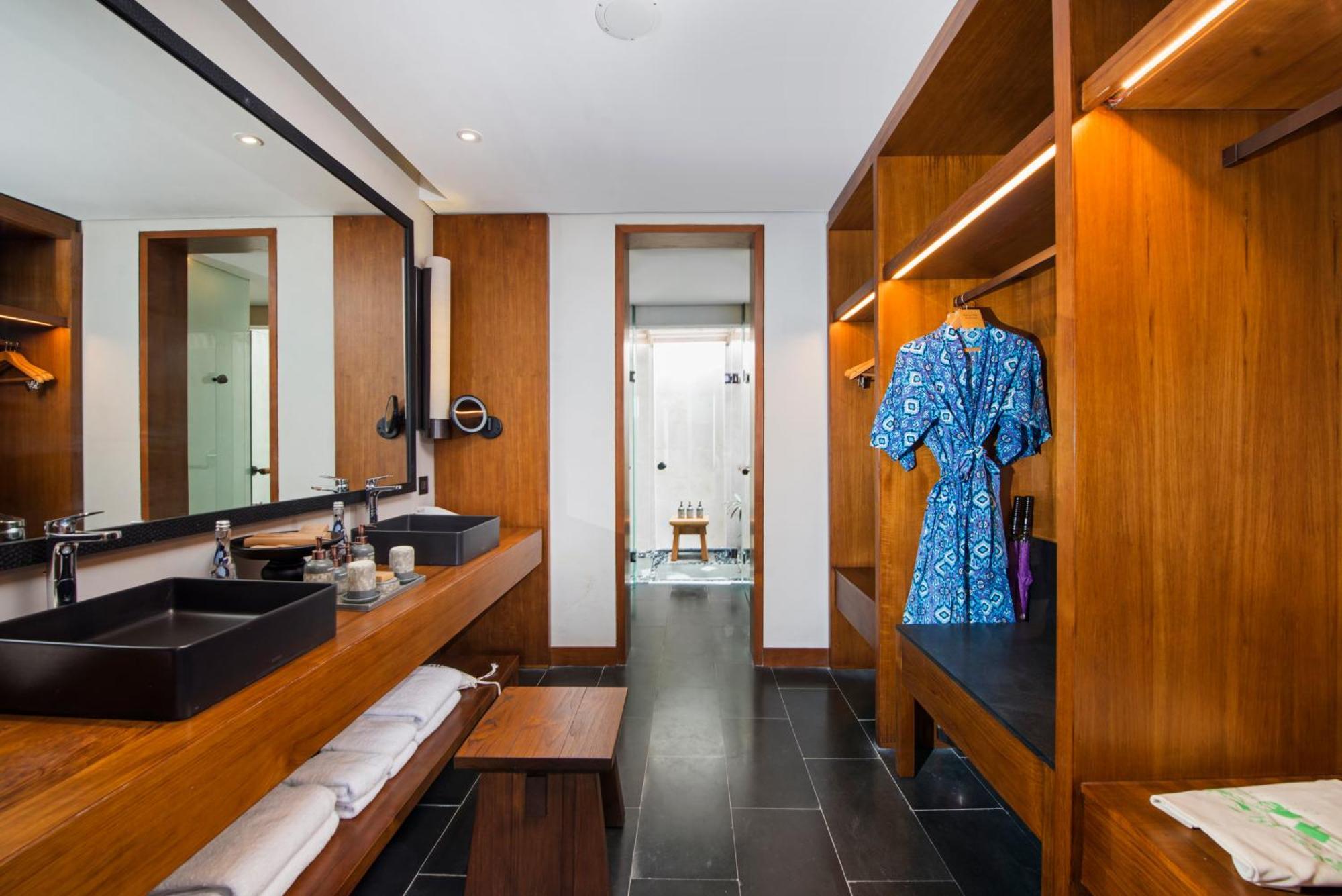 Cliff Pool Villa Three Bedrooms Ocean View