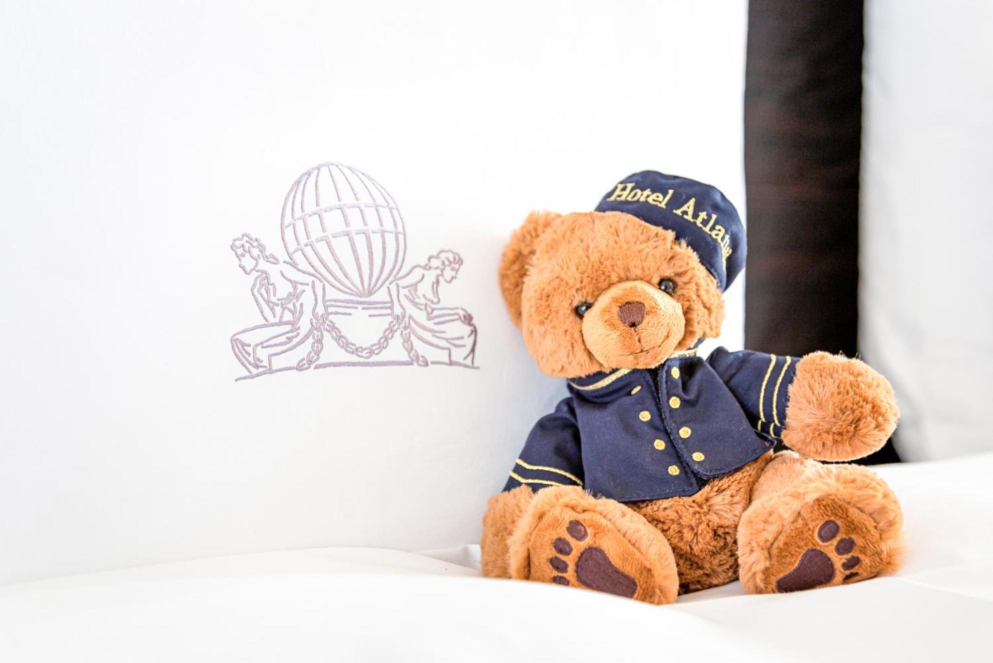 Deluxe Guest Room with 1 King, Lake view,1613413261:JPEG