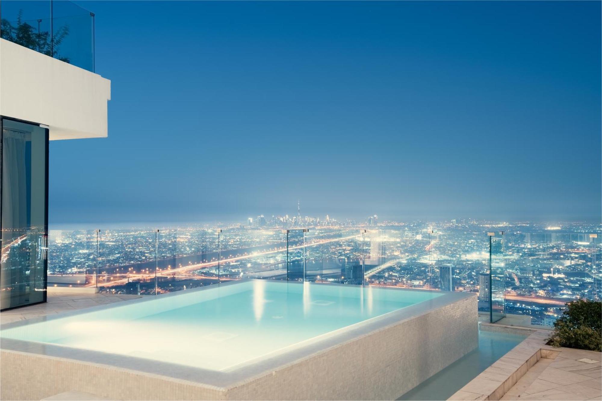 4 Bedroom Sky Villa Pool Including & Party Access