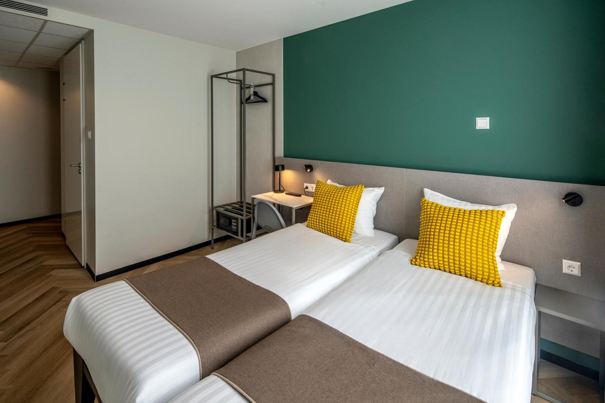Large Twin Room