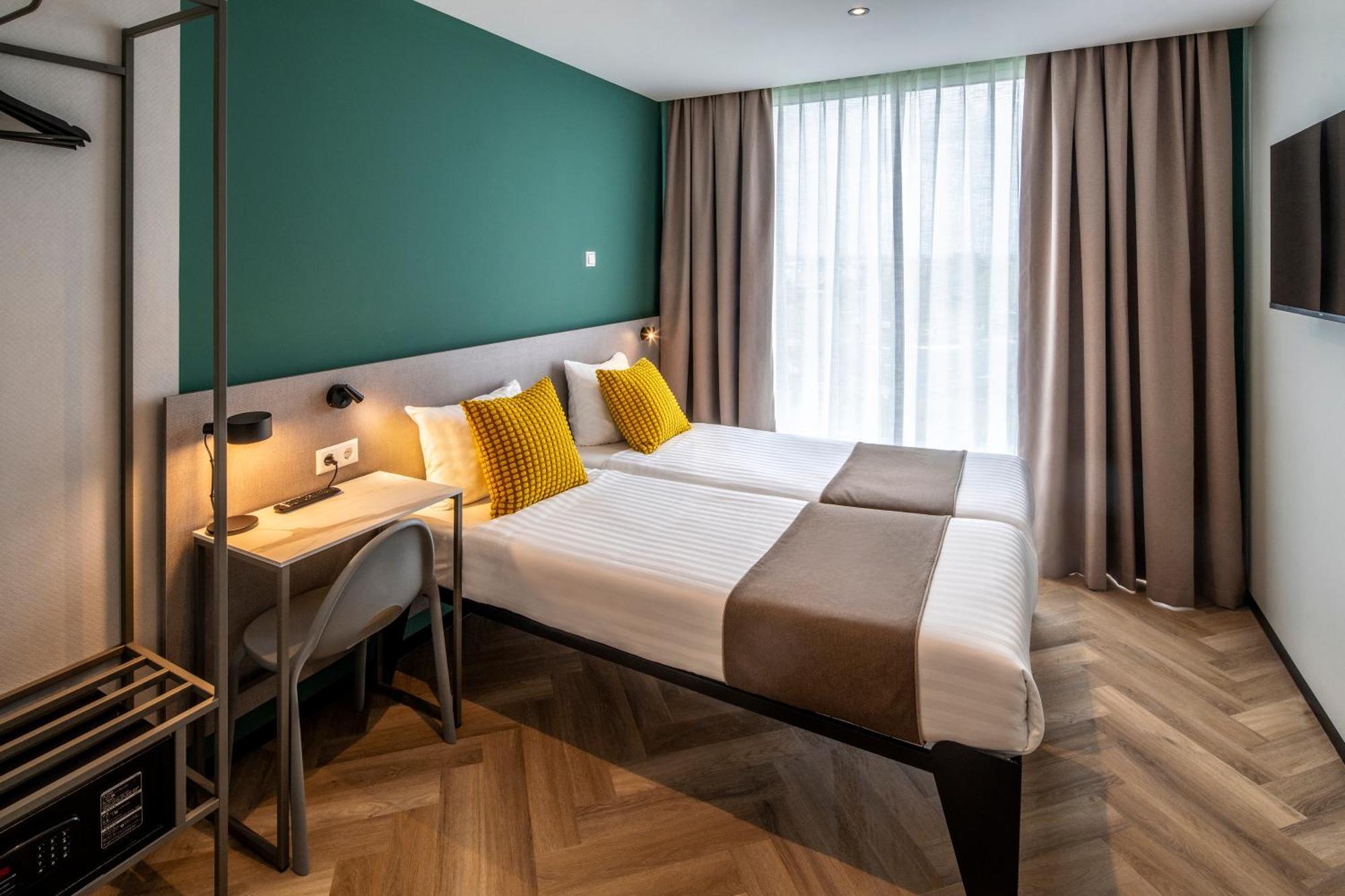 Large Twin Room