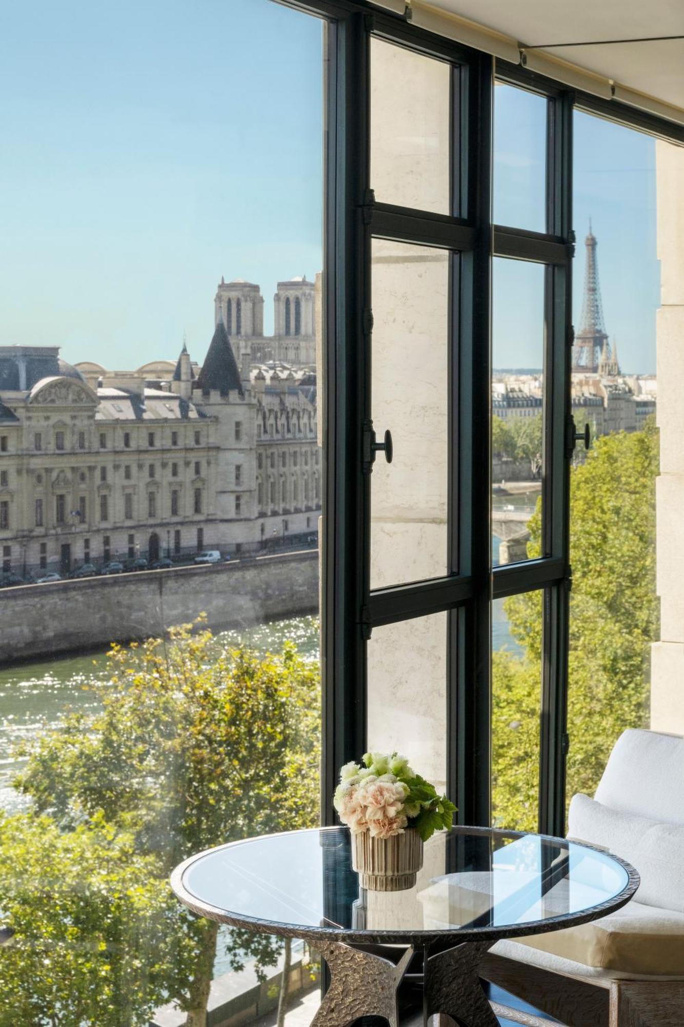 Notre-Dame Suite