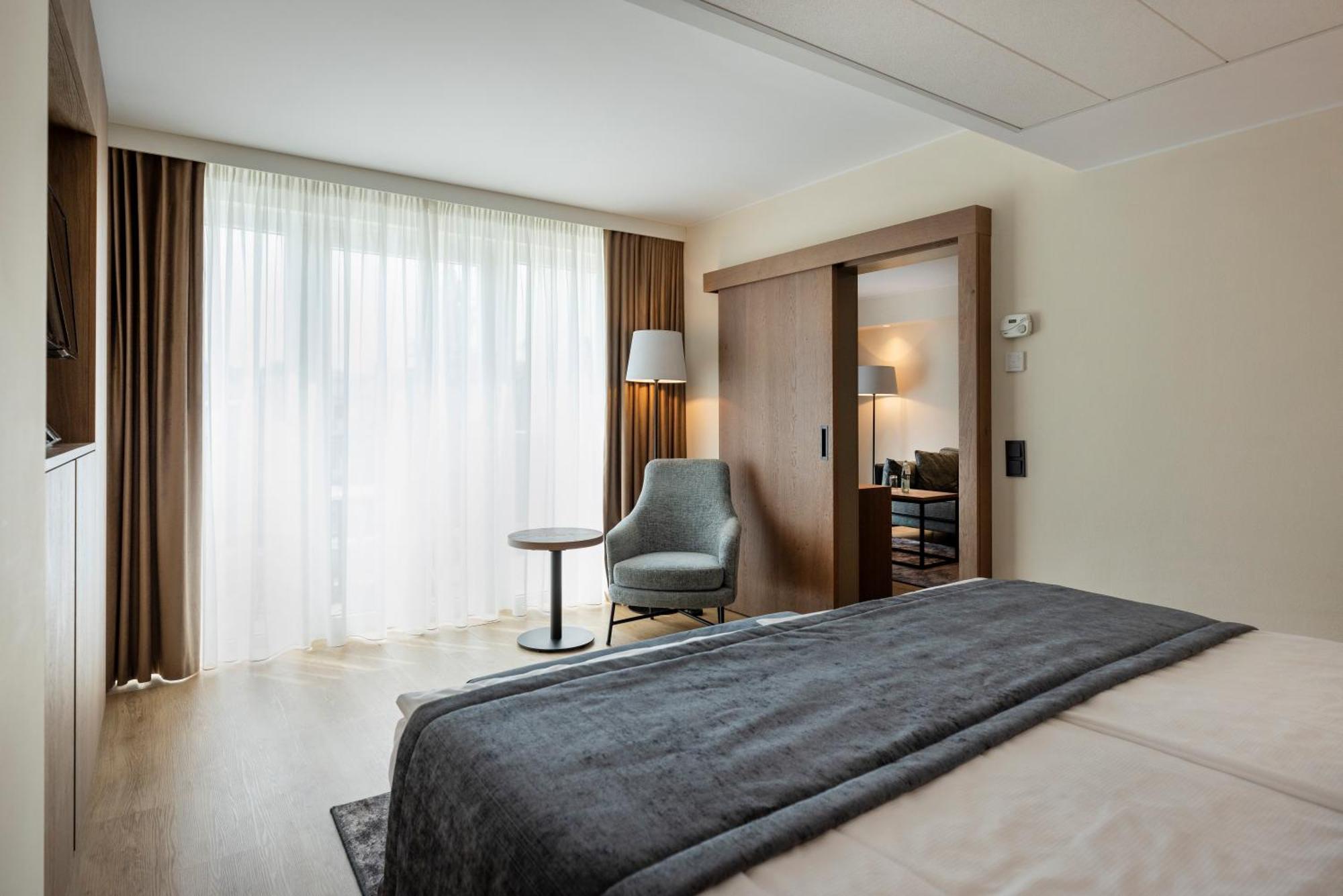 Svit med utsikt över trädgården