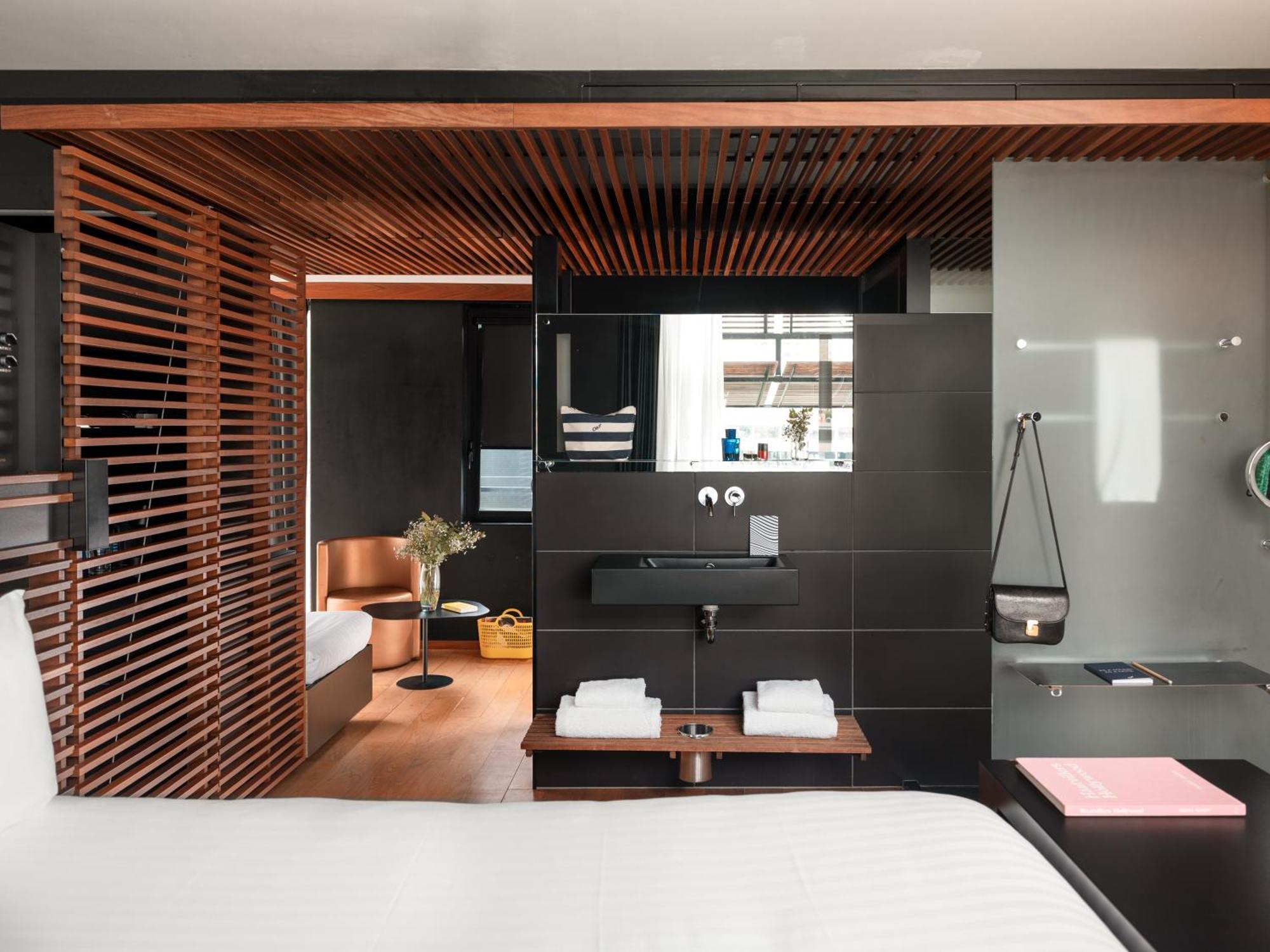 Horizon Suite Seine River View