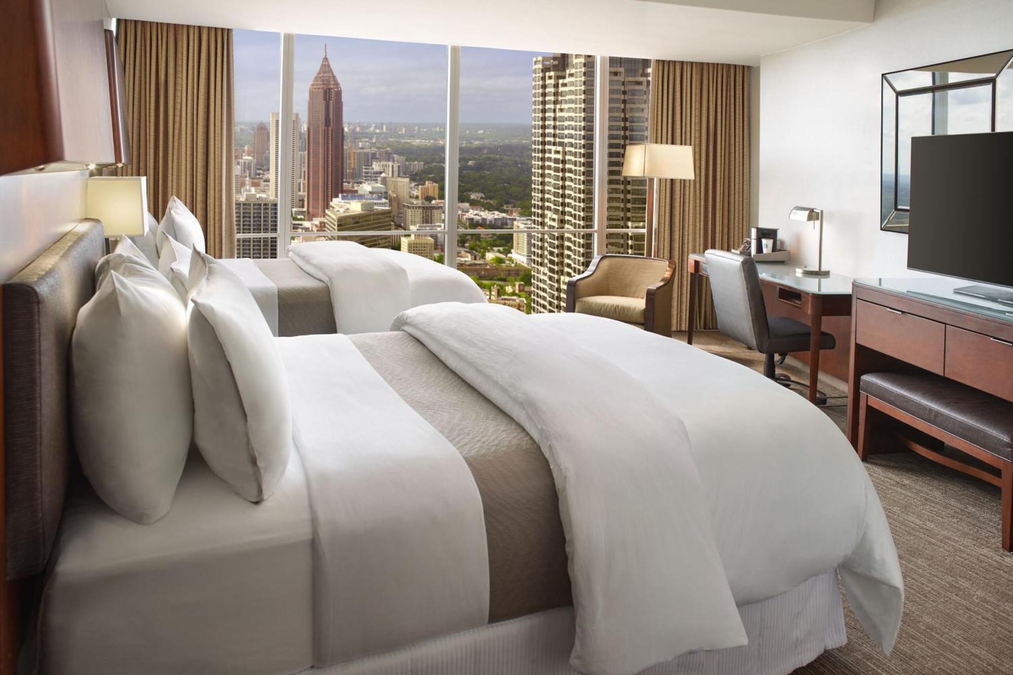 Guest room, 1 Queen, Sofa bed, Skyline view, High floor