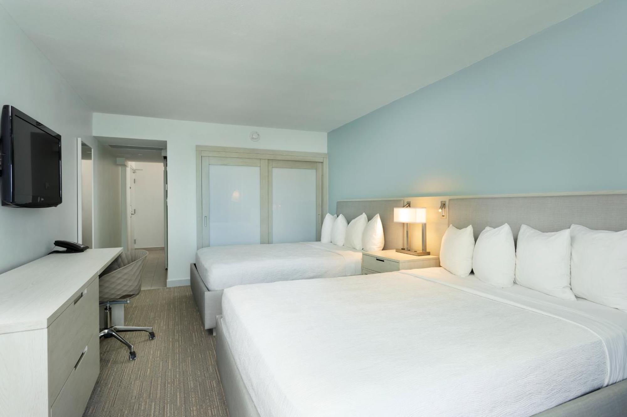 Queen Room Two Queen Beds Blue Tower