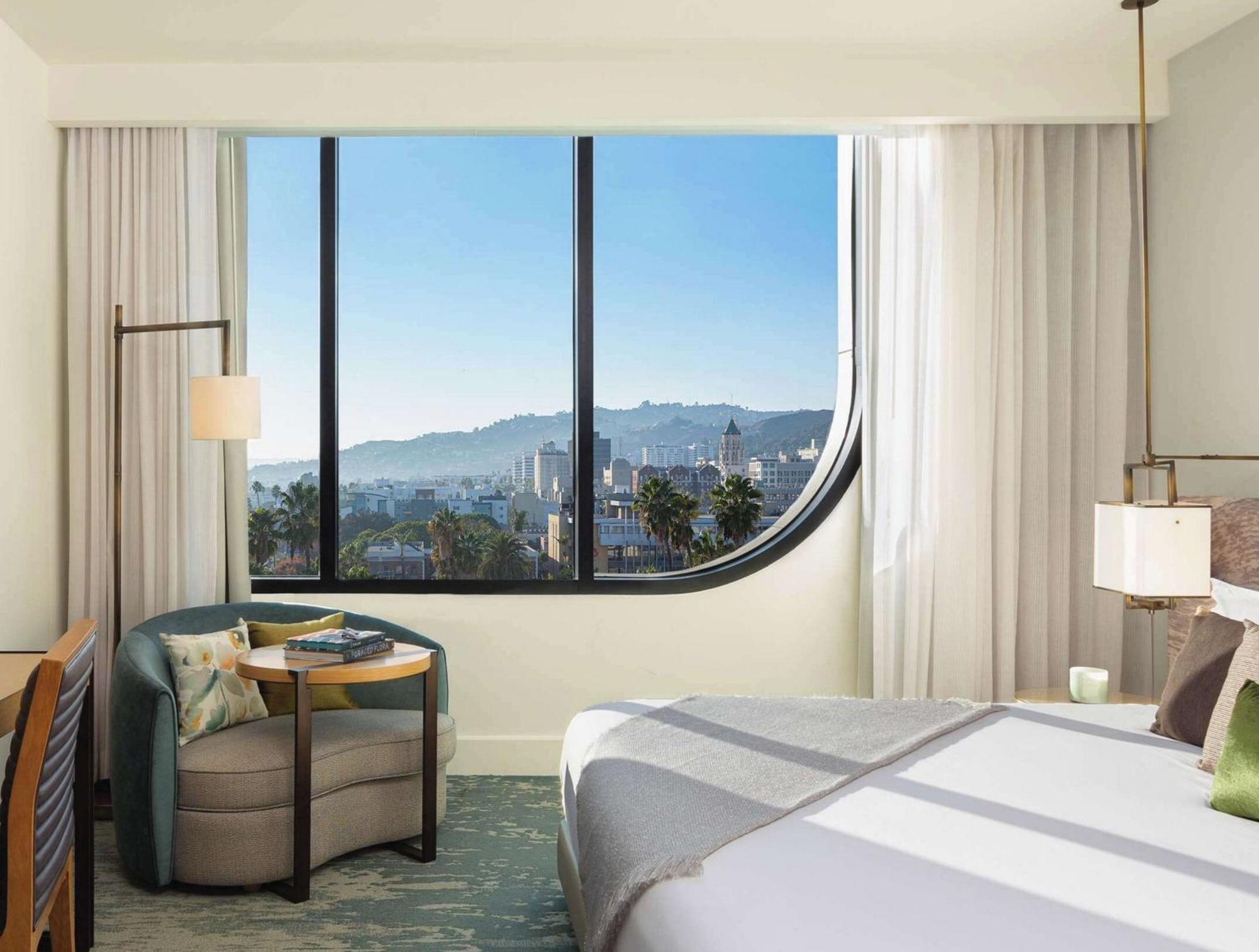 Silver King Room Hollywood Sign View