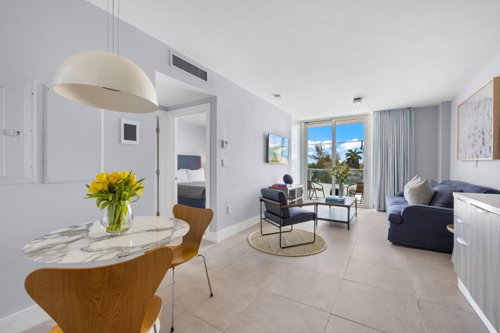 Signature King One Bedroom Suite Kitchenette Balcony