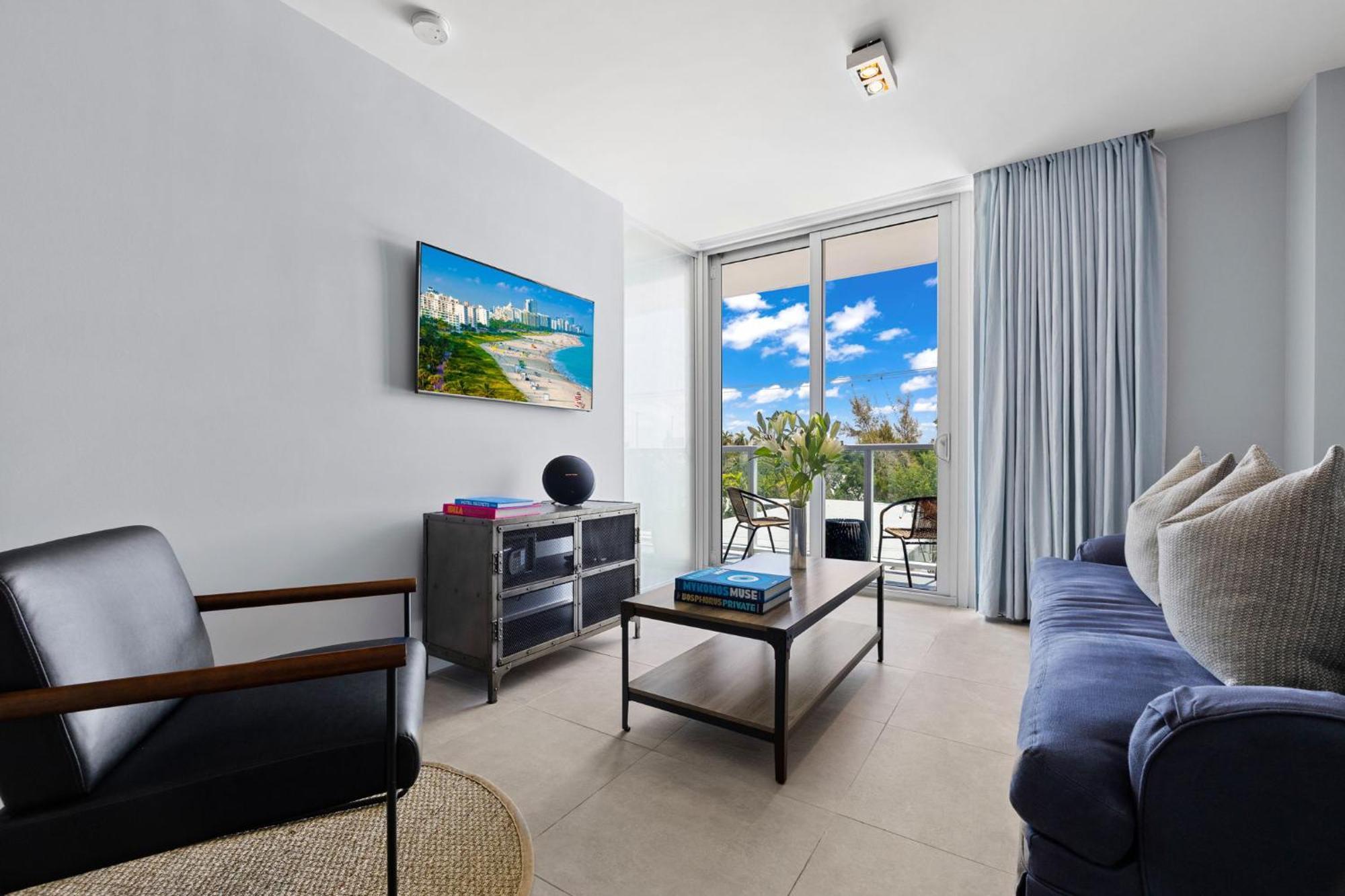 Signature King One Bedroom Suite Kitchenette Balcony
