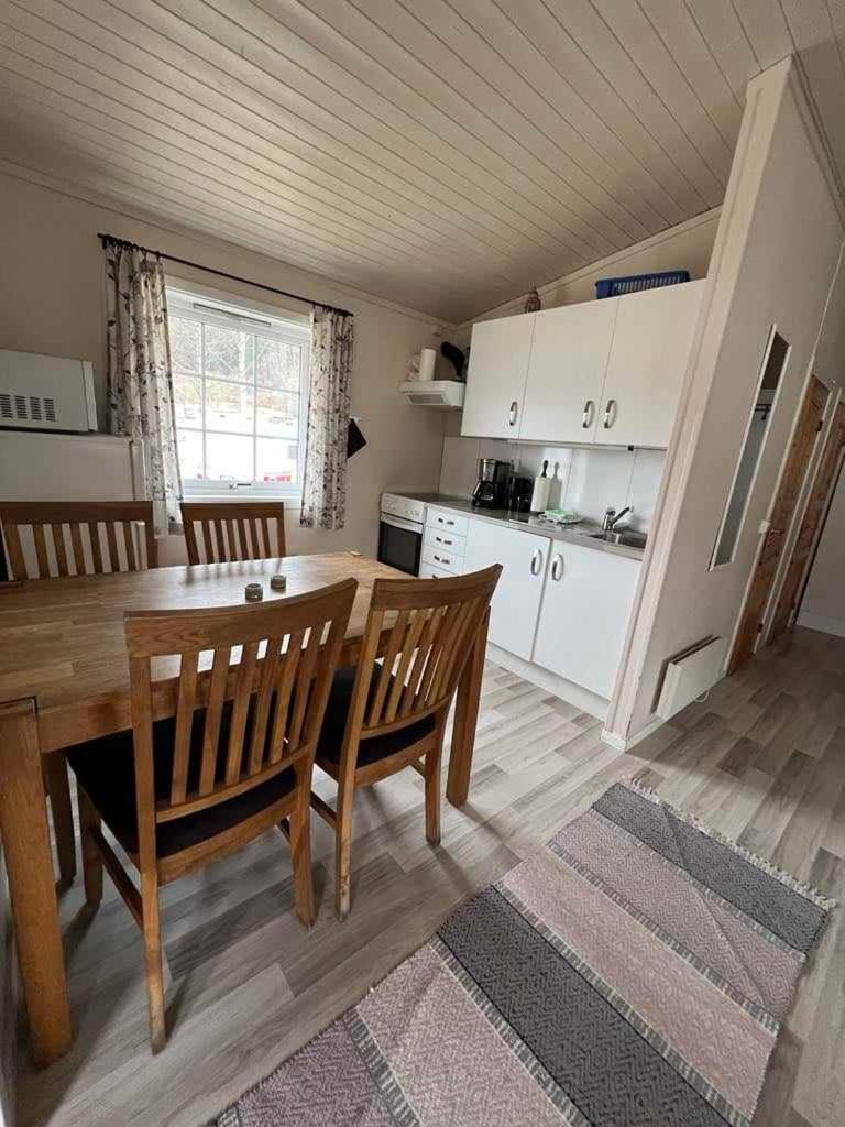 Two-Bedroom Cabin with Private Bathroom