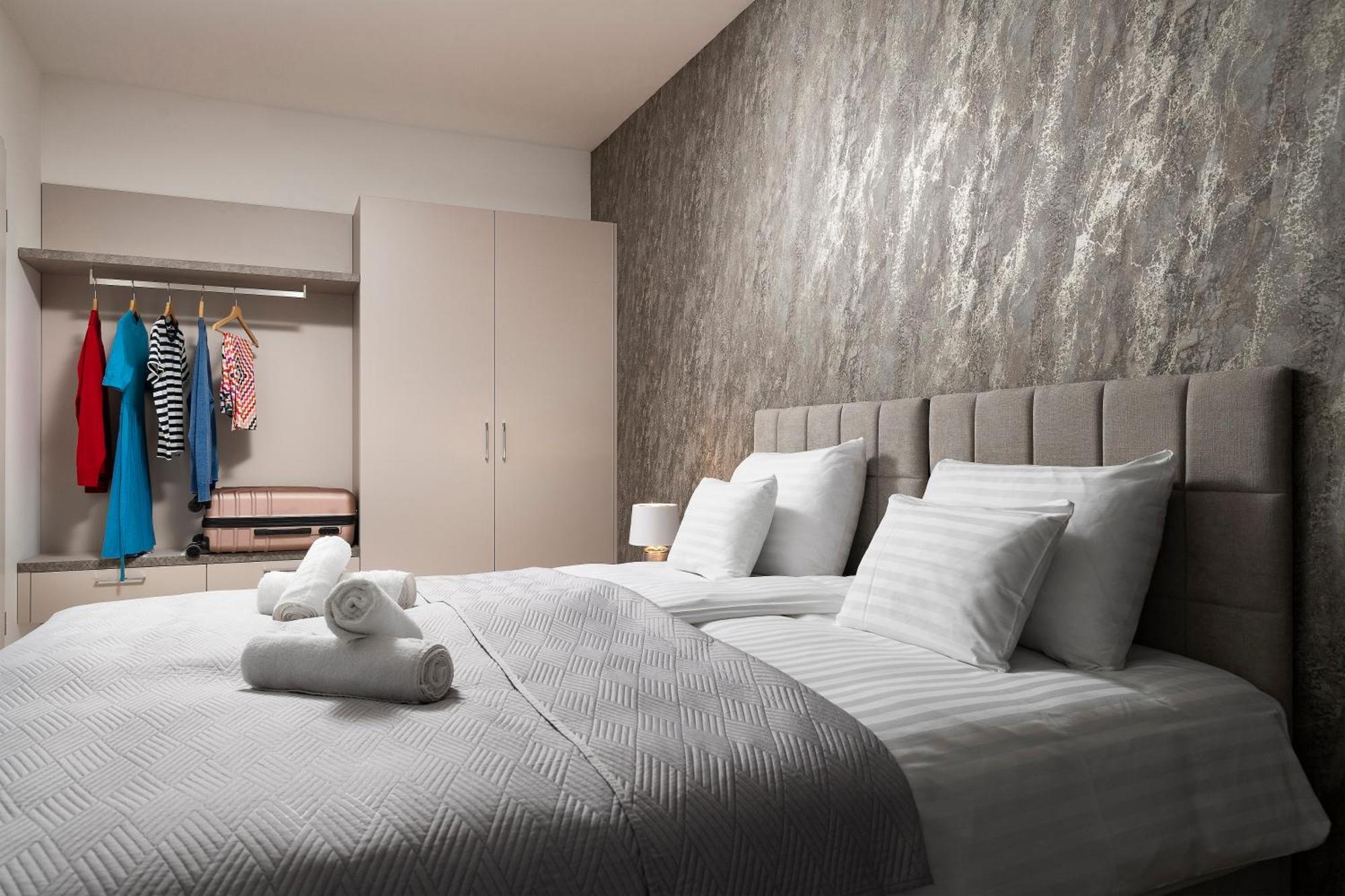 Off-Site One-Bedroom Apartment,1599650721:JPEG