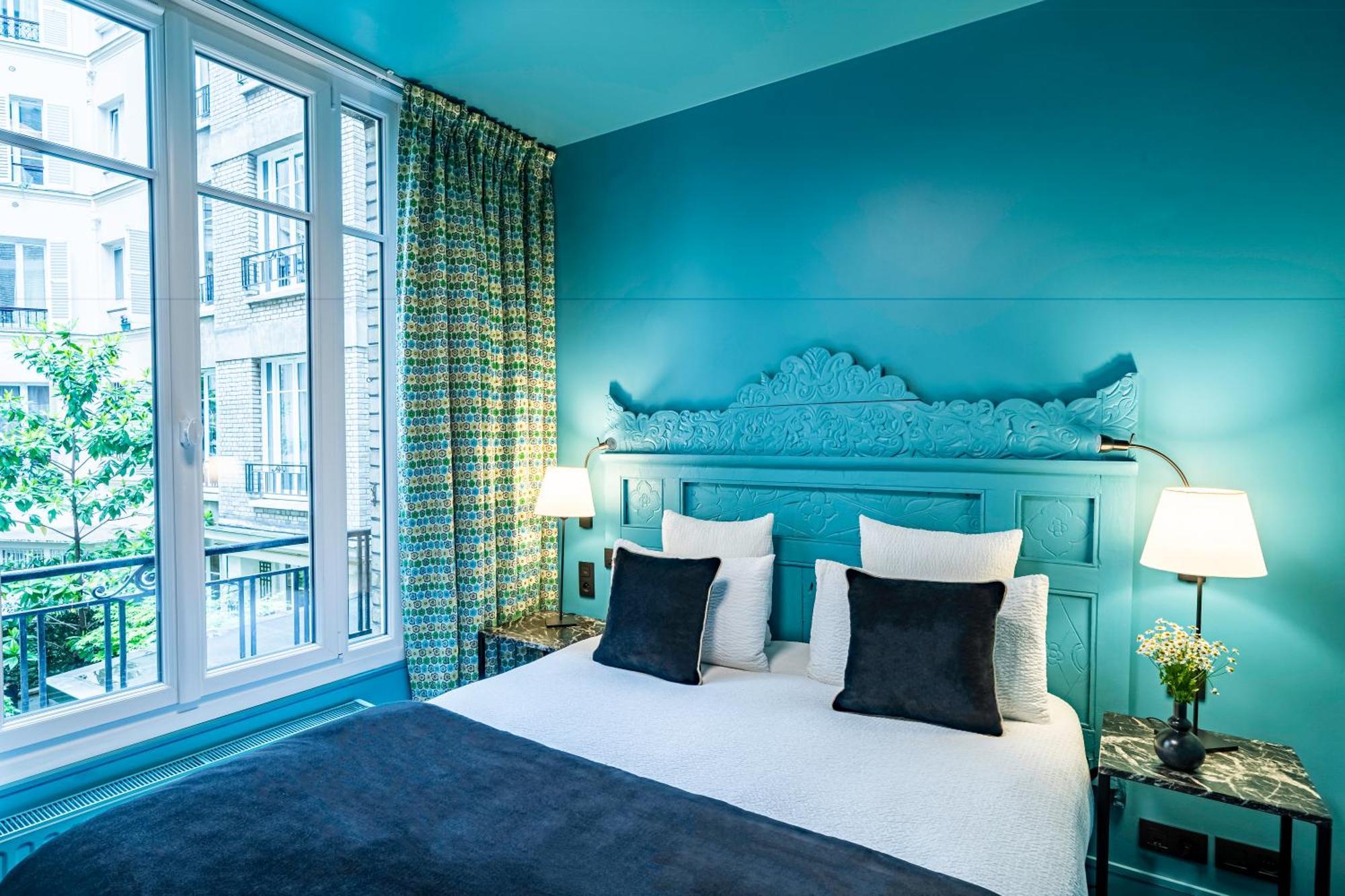 2 Adjacent Rooms