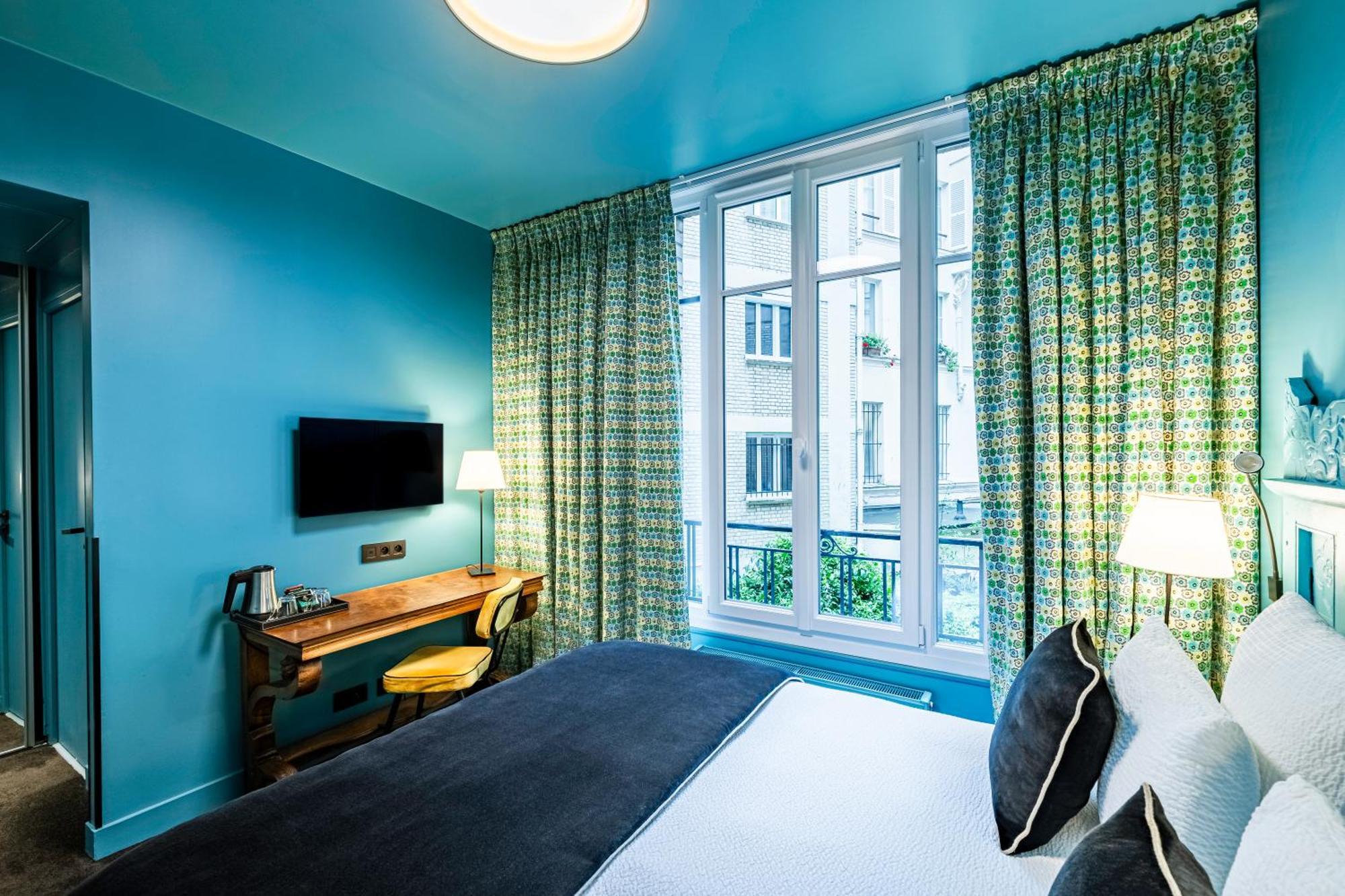 2 Adjacent Rooms