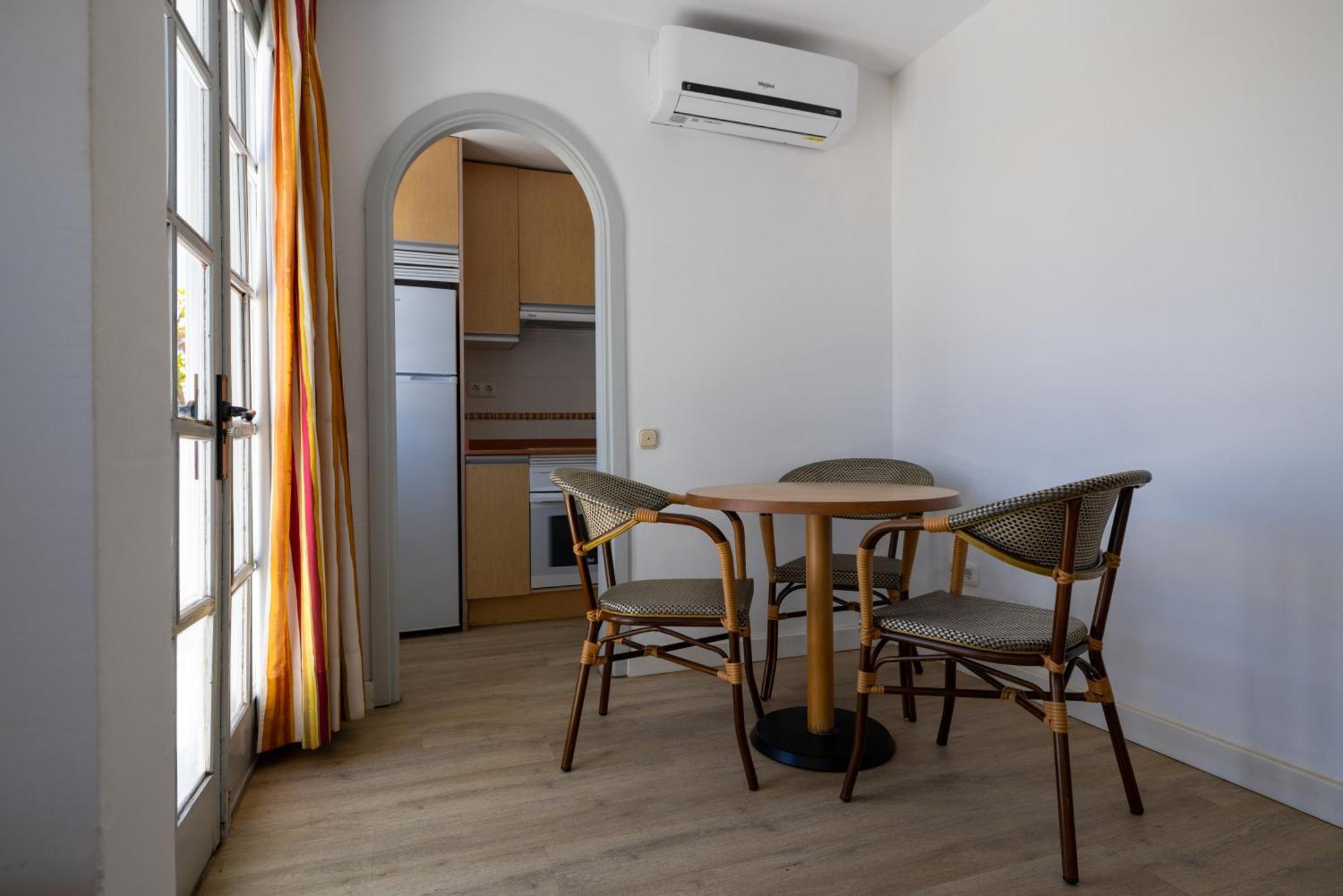 One-Bedroom Apartment Double Or Twin