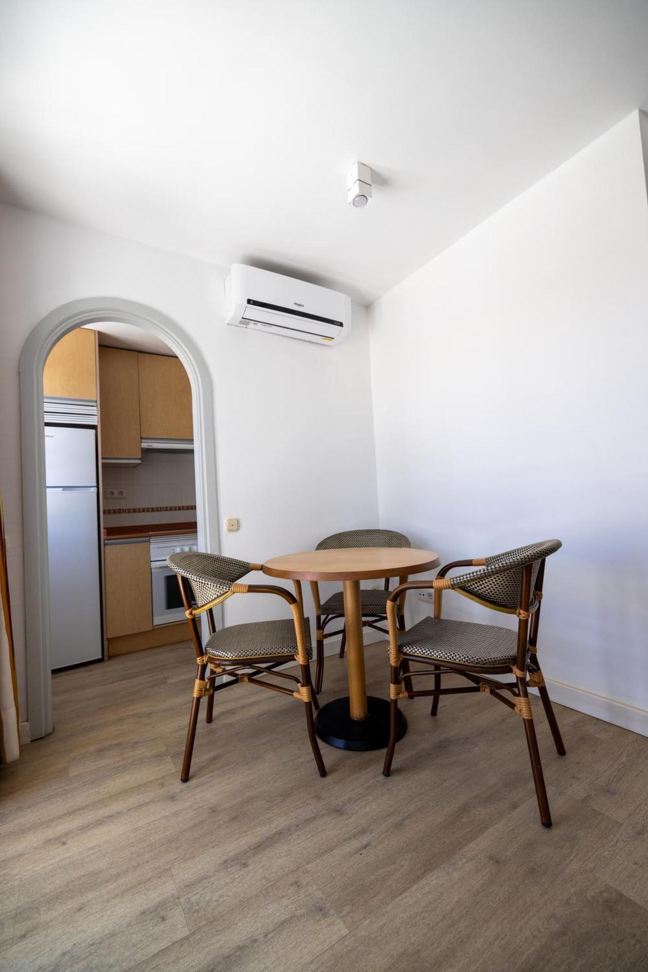 One-Bedroom Apartment Double Or Twin