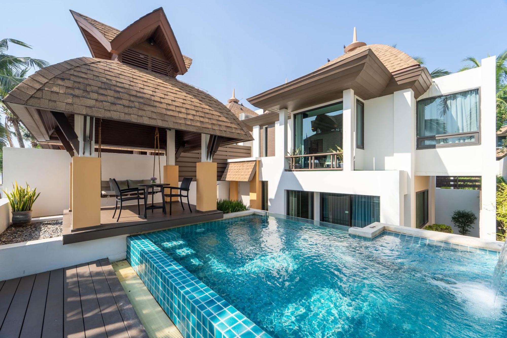 Villa med pool vid stranden