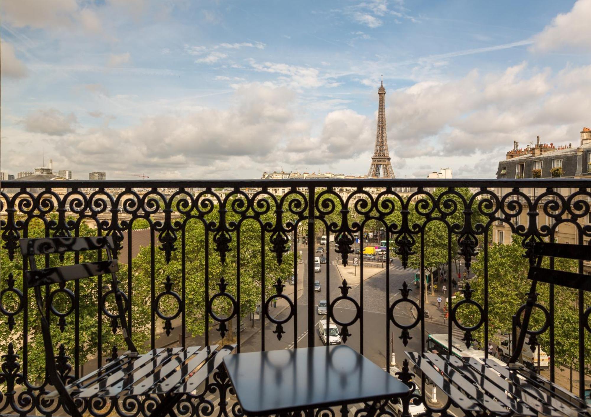 Prestige Double Room Comtesse Eiffel Tower Front View Balcony