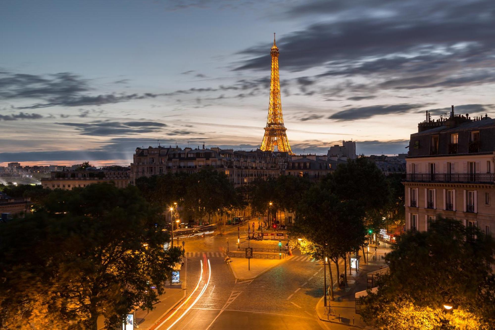 Prestige Double Room Comtesse Eiffel Tower Front View Balcony